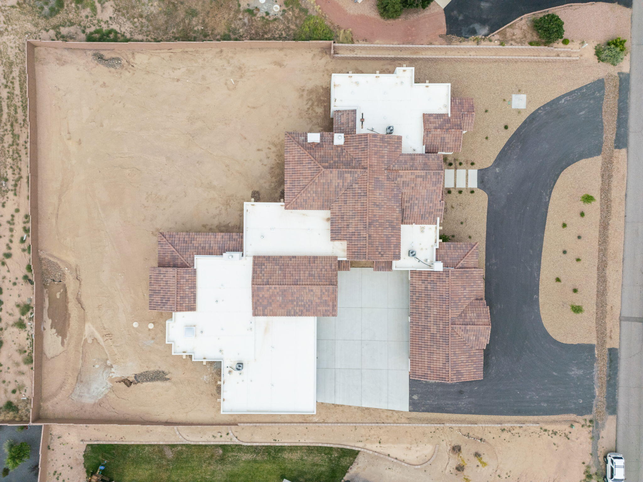 8601 BEVERLY HILLS Avenue NE