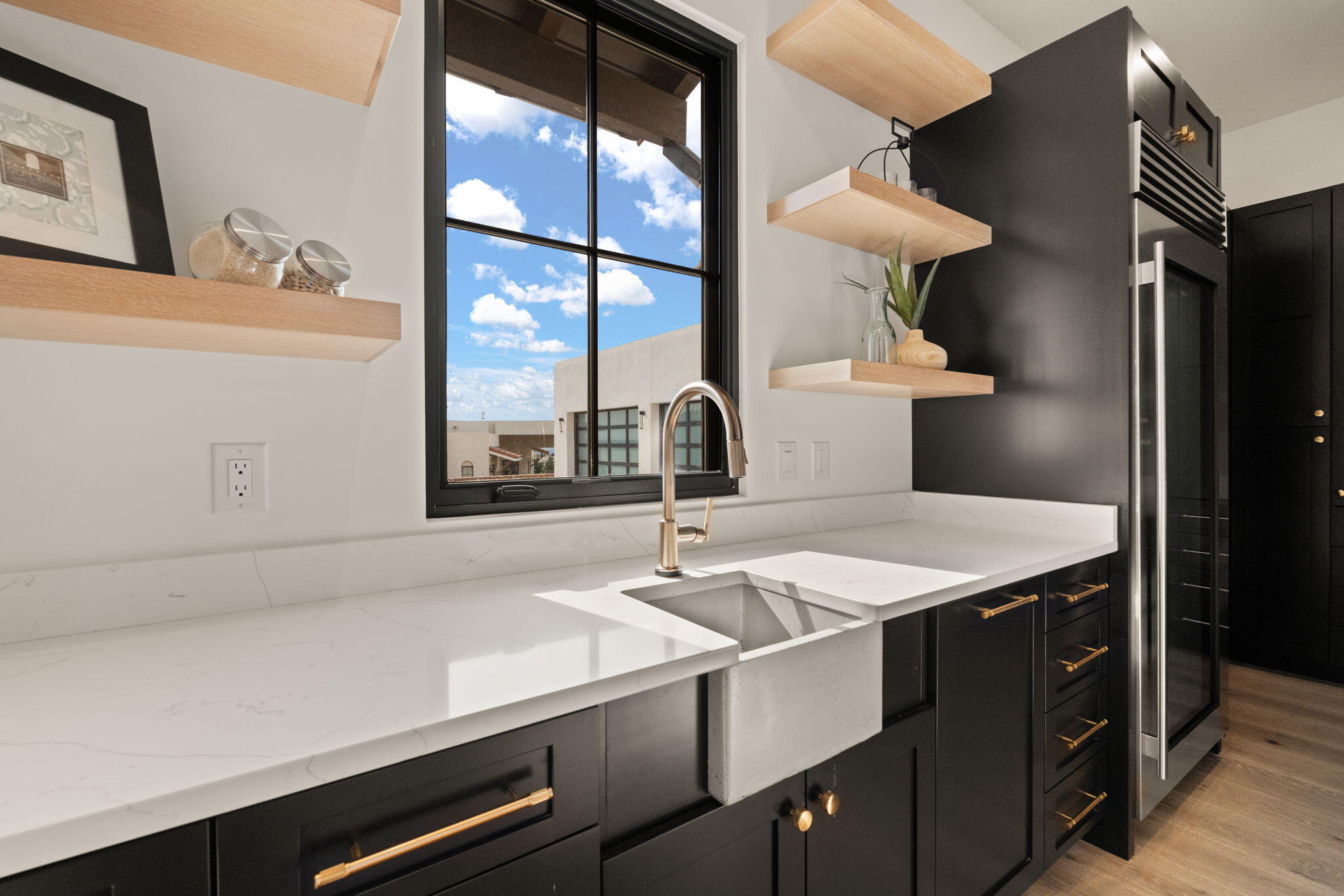 8601 BEVERLY HILLS Avenue NE