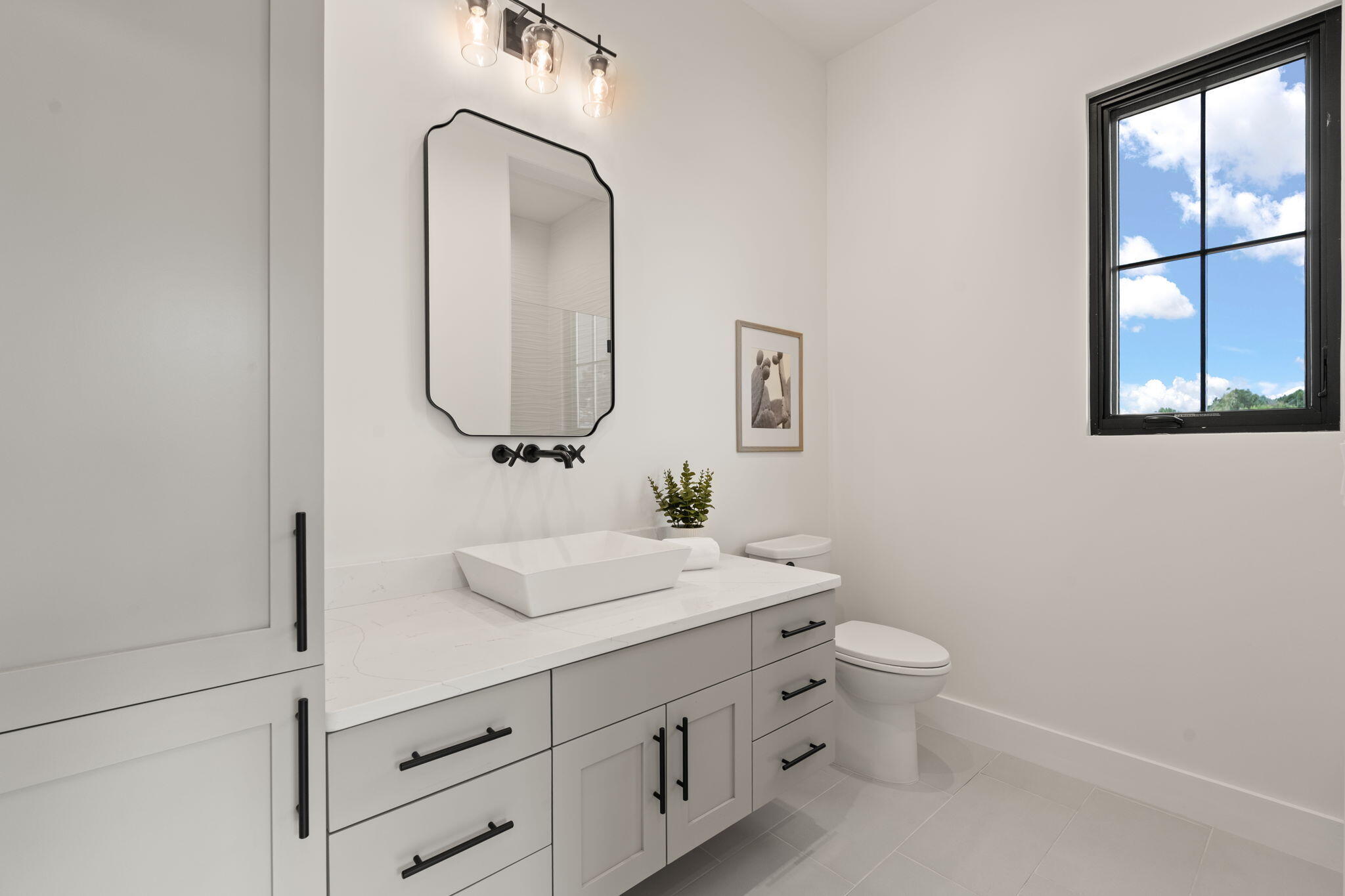 8601 BEVERLY HILLS Avenue NE