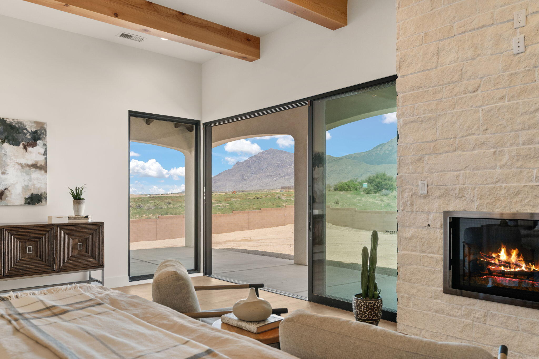 8601 BEVERLY HILLS Avenue NE