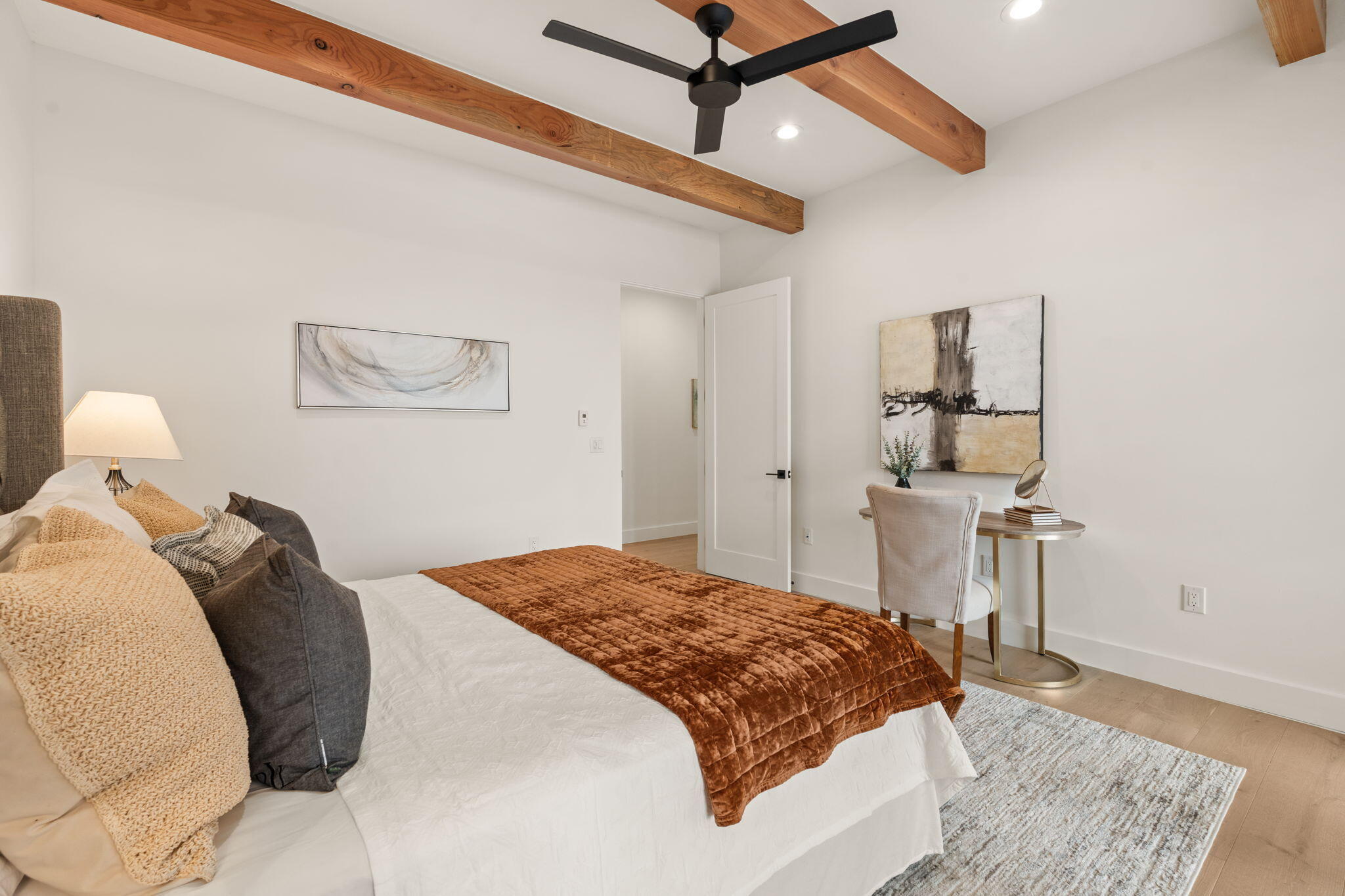 8601 BEVERLY HILLS Avenue NE