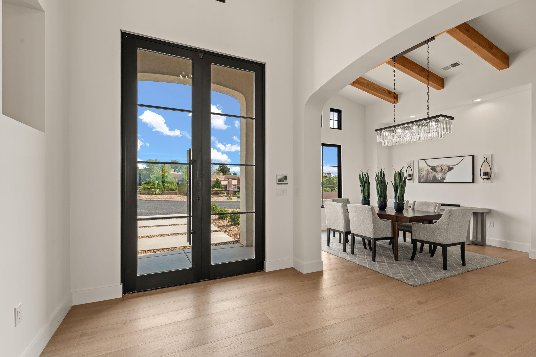 8601 BEVERLY HILLS Avenue NE