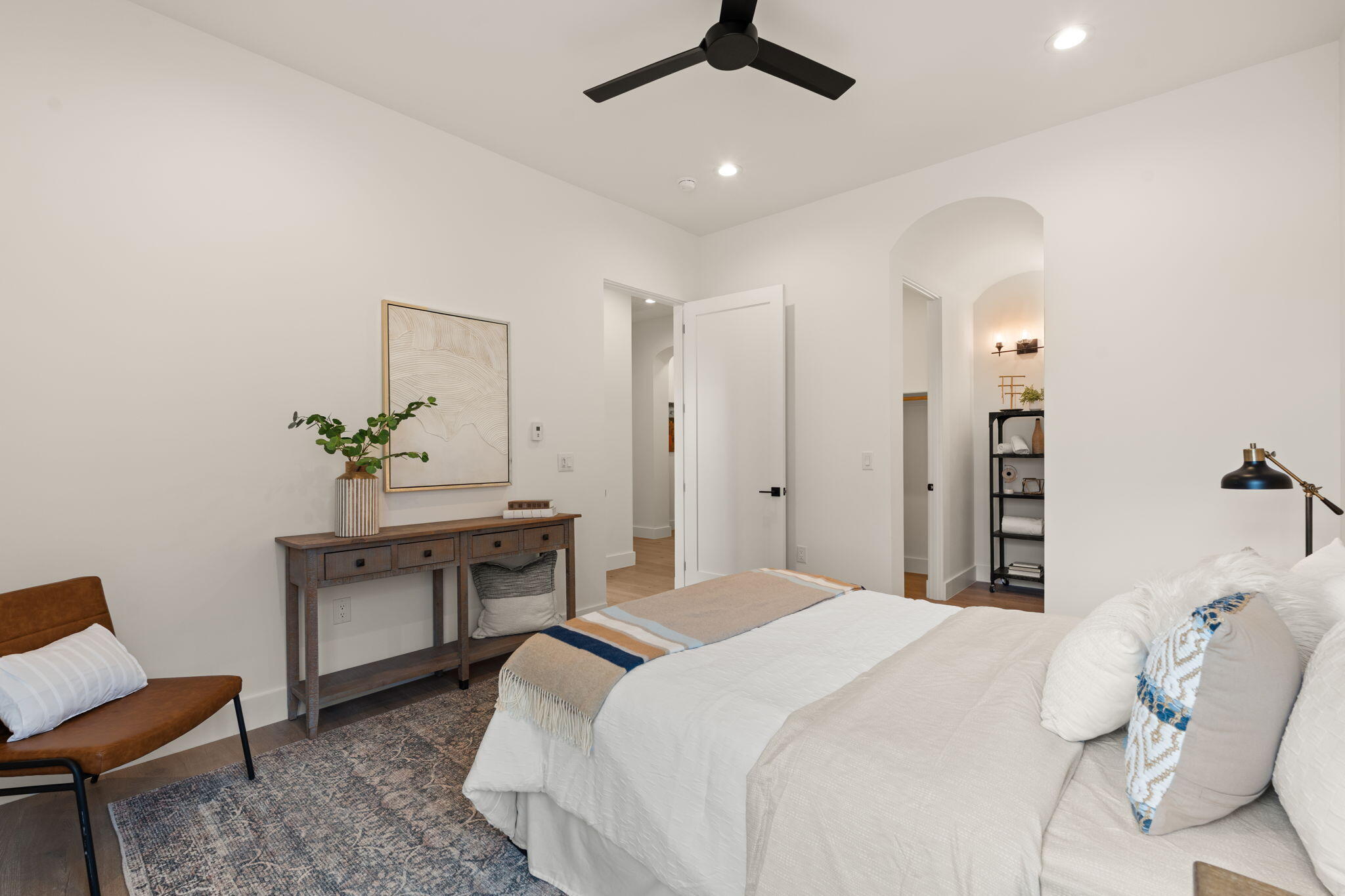 8601 BEVERLY HILLS Avenue NE