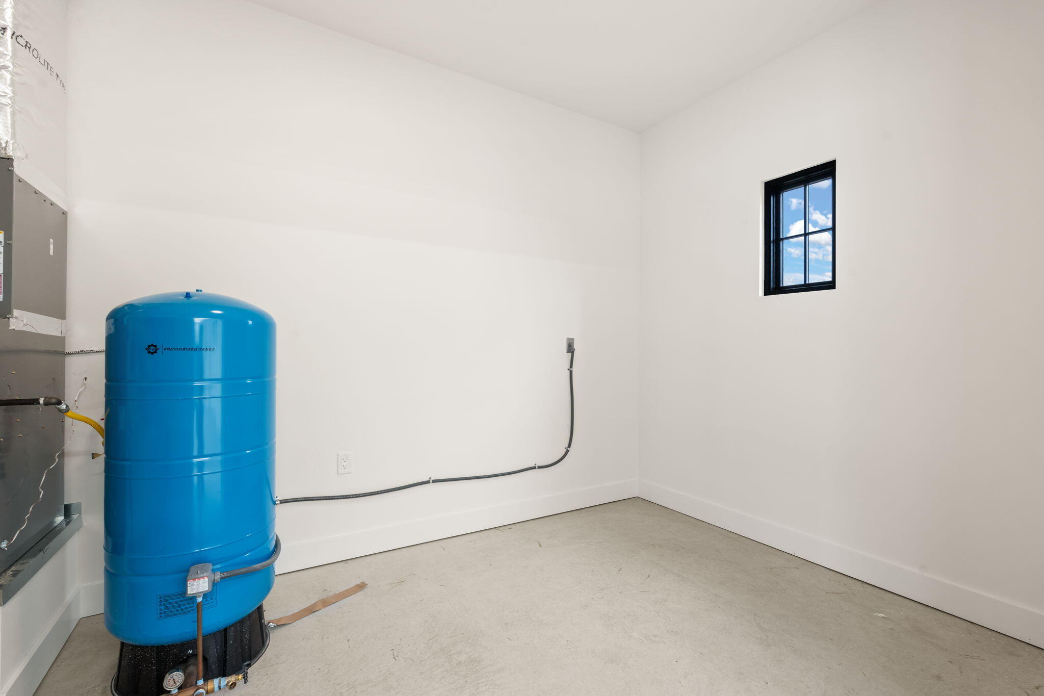 8601 BEVERLY HILLS Avenue NE