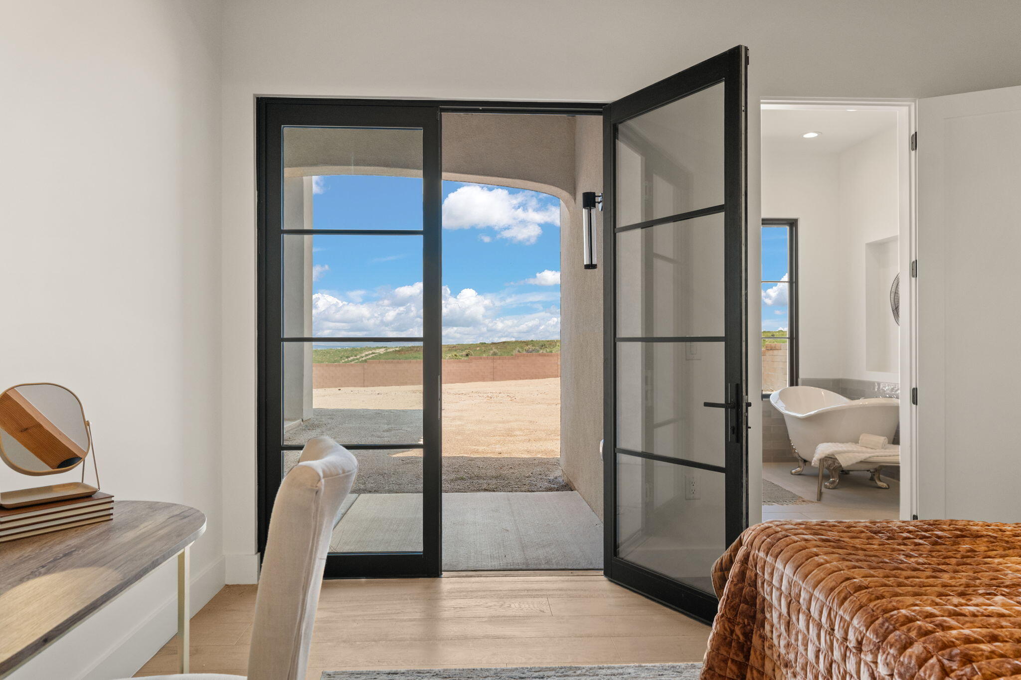 8601 BEVERLY HILLS Avenue NE