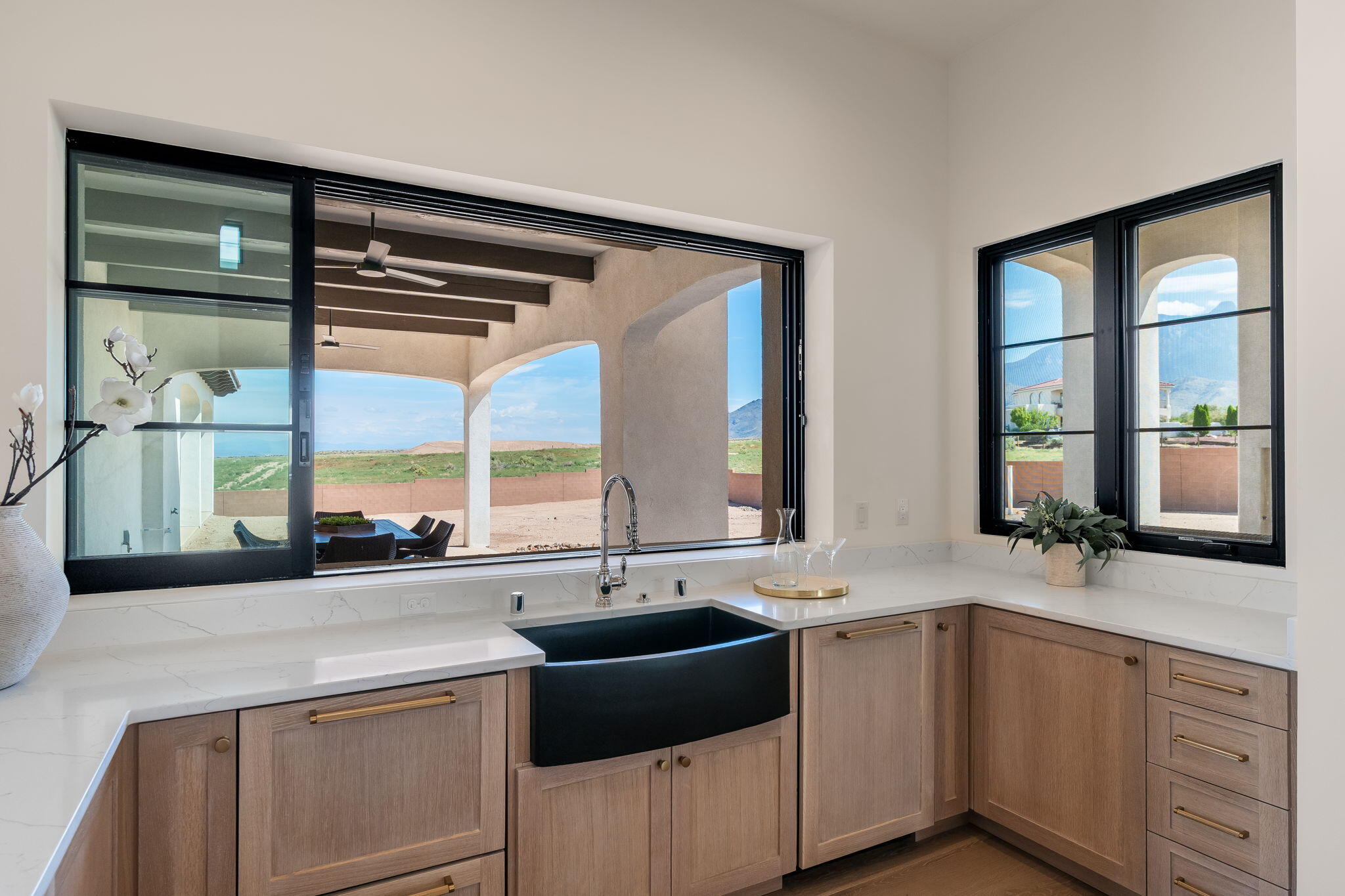 8601 BEVERLY HILLS Avenue NE