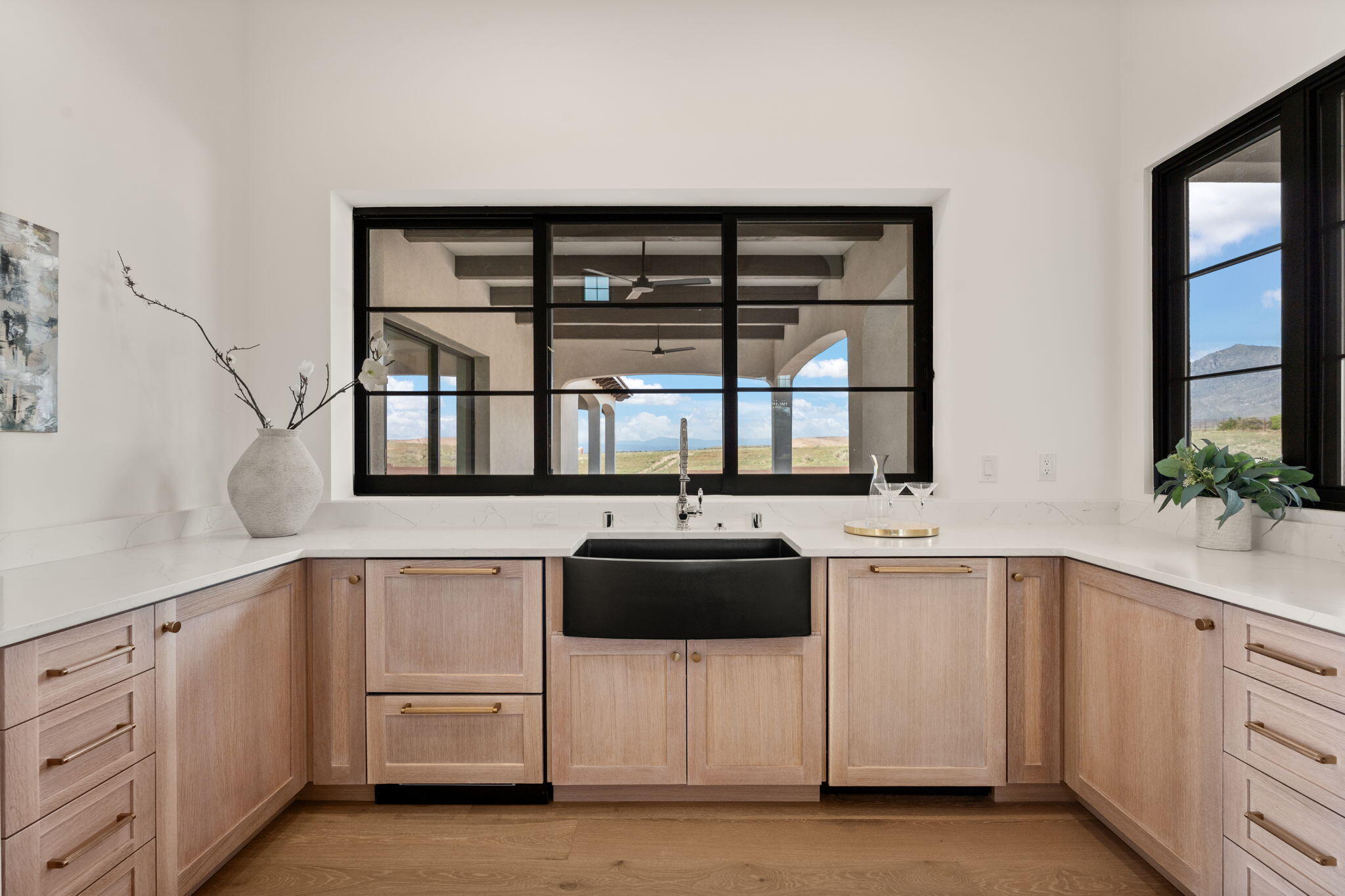 8601 BEVERLY HILLS Avenue NE