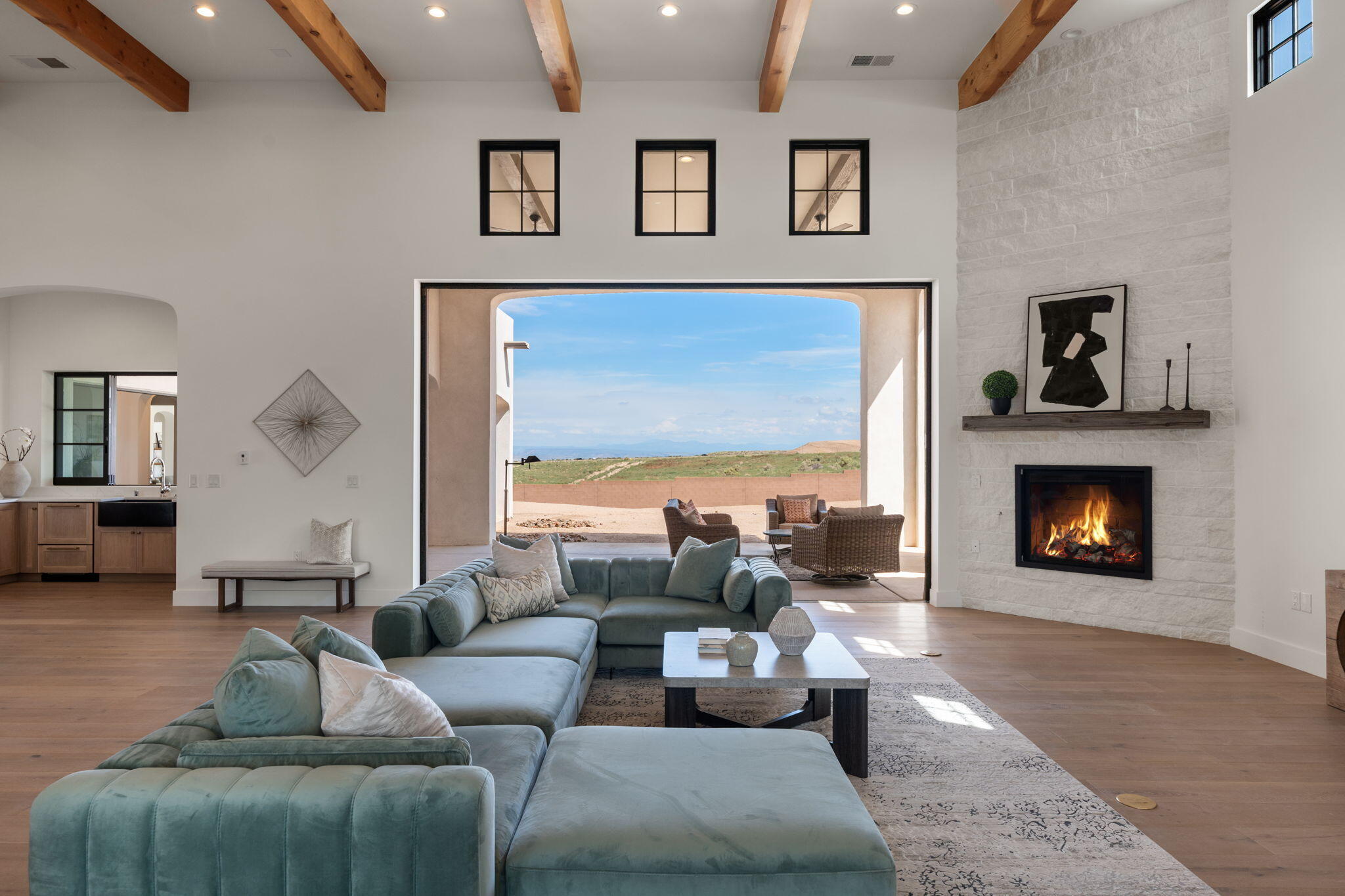 8601 BEVERLY HILLS Avenue NE