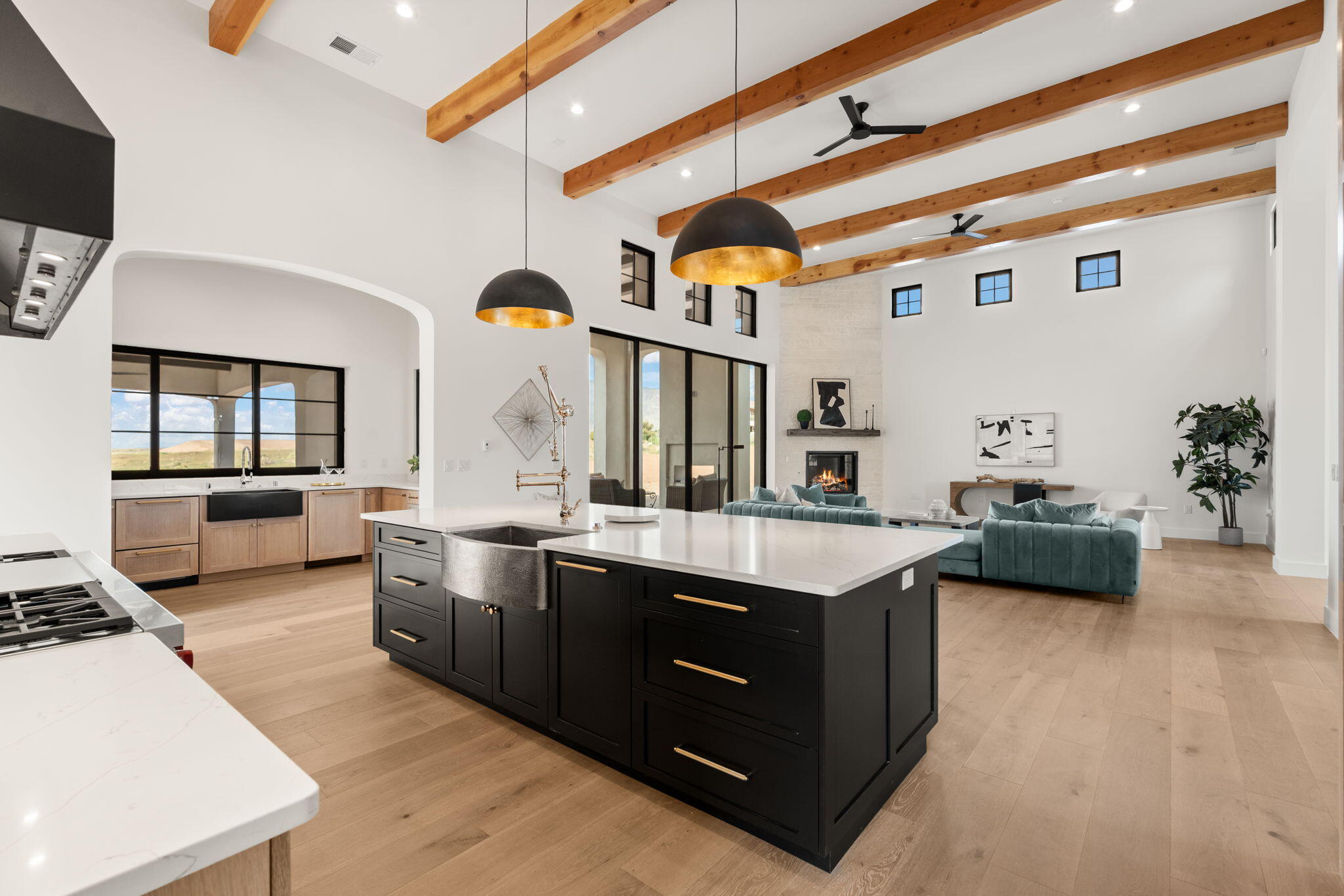 8601 BEVERLY HILLS Avenue NE