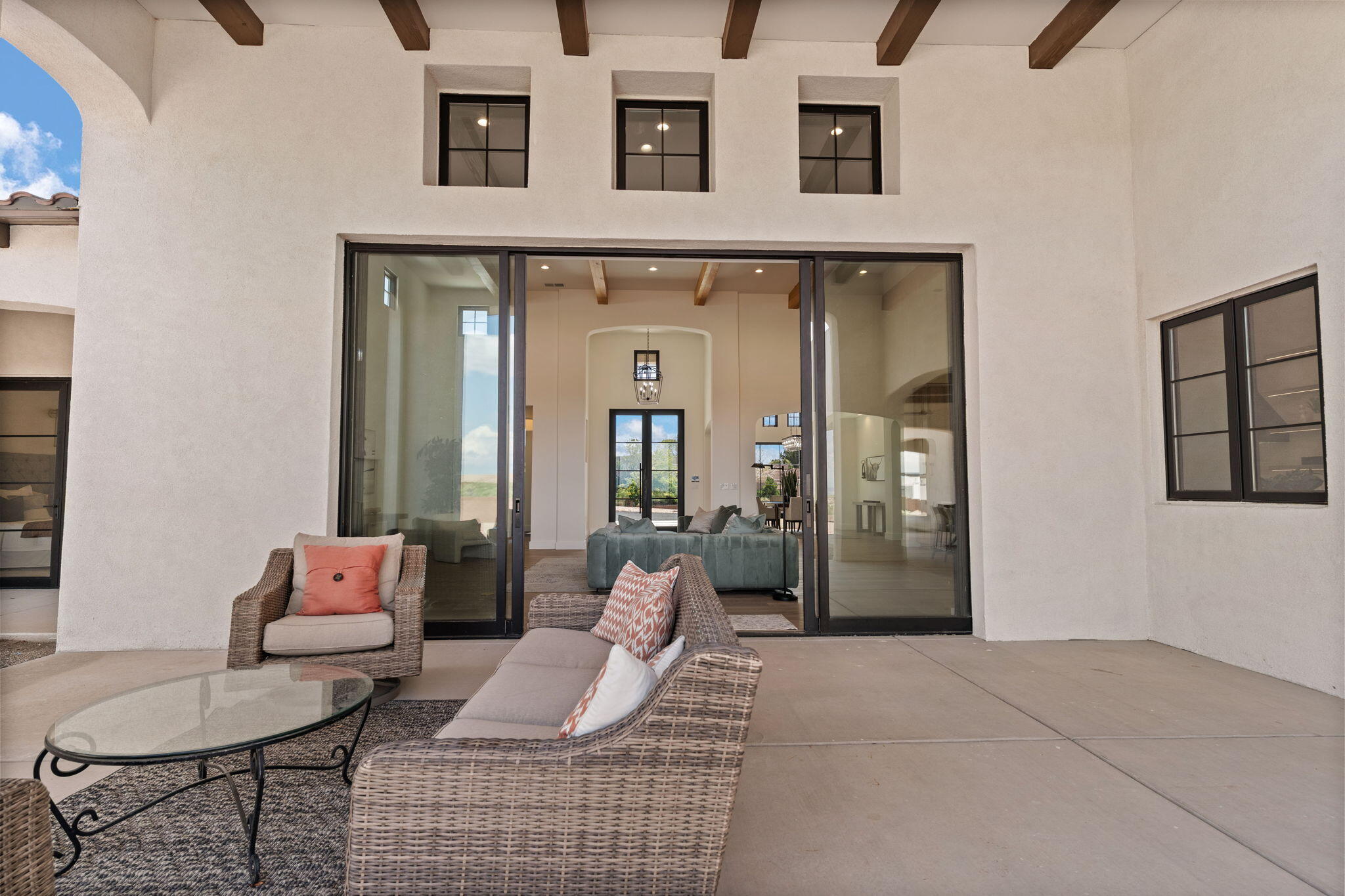 8601 BEVERLY HILLS Avenue NE