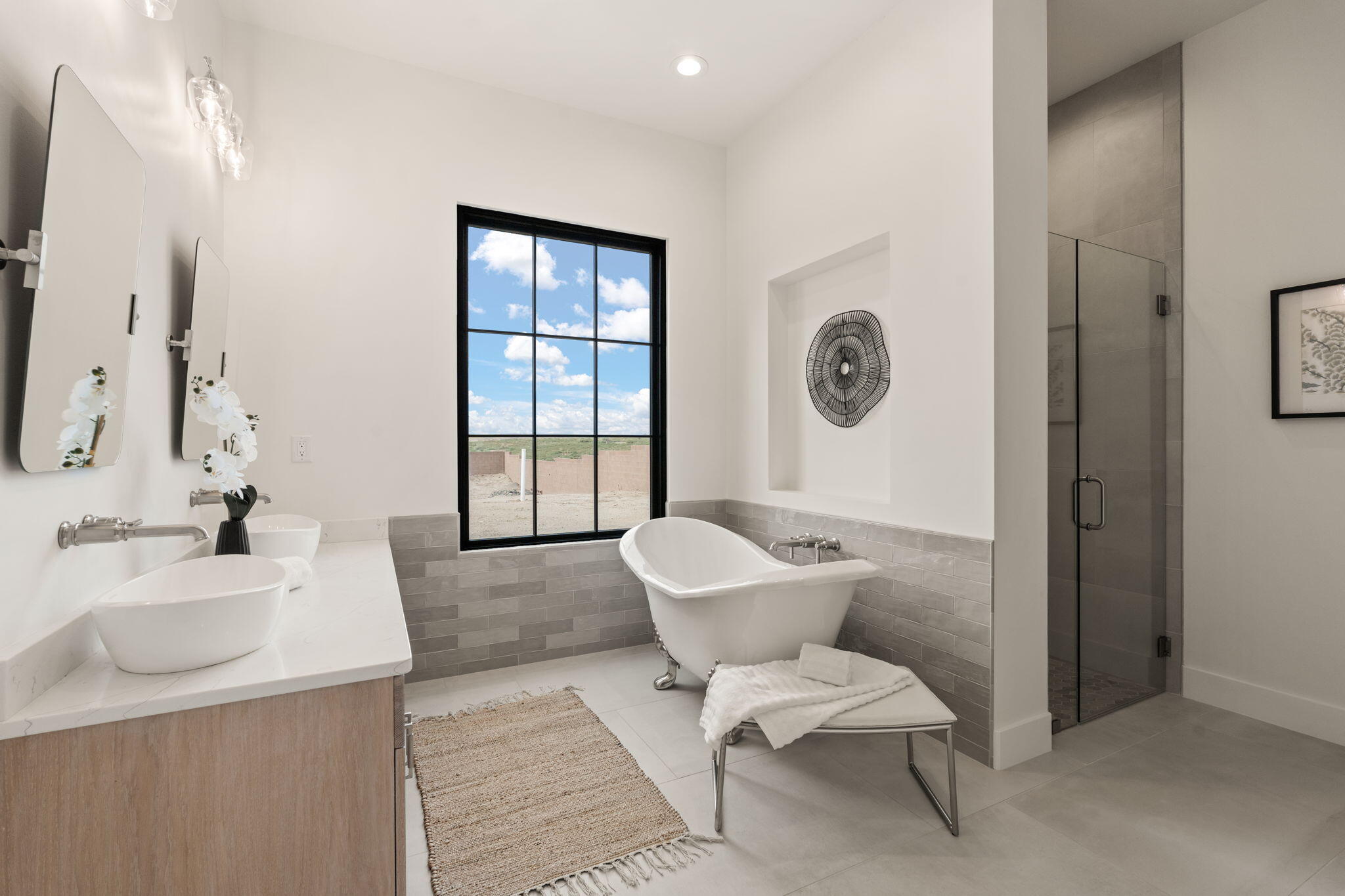 8601 BEVERLY HILLS Avenue NE