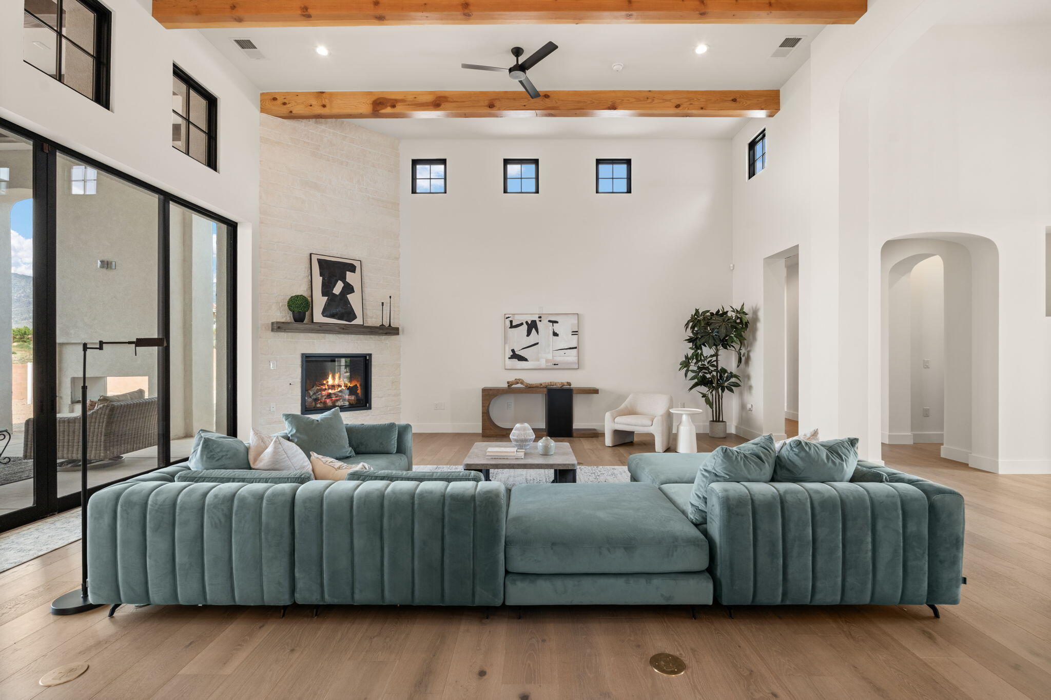 8601 BEVERLY HILLS Avenue NE