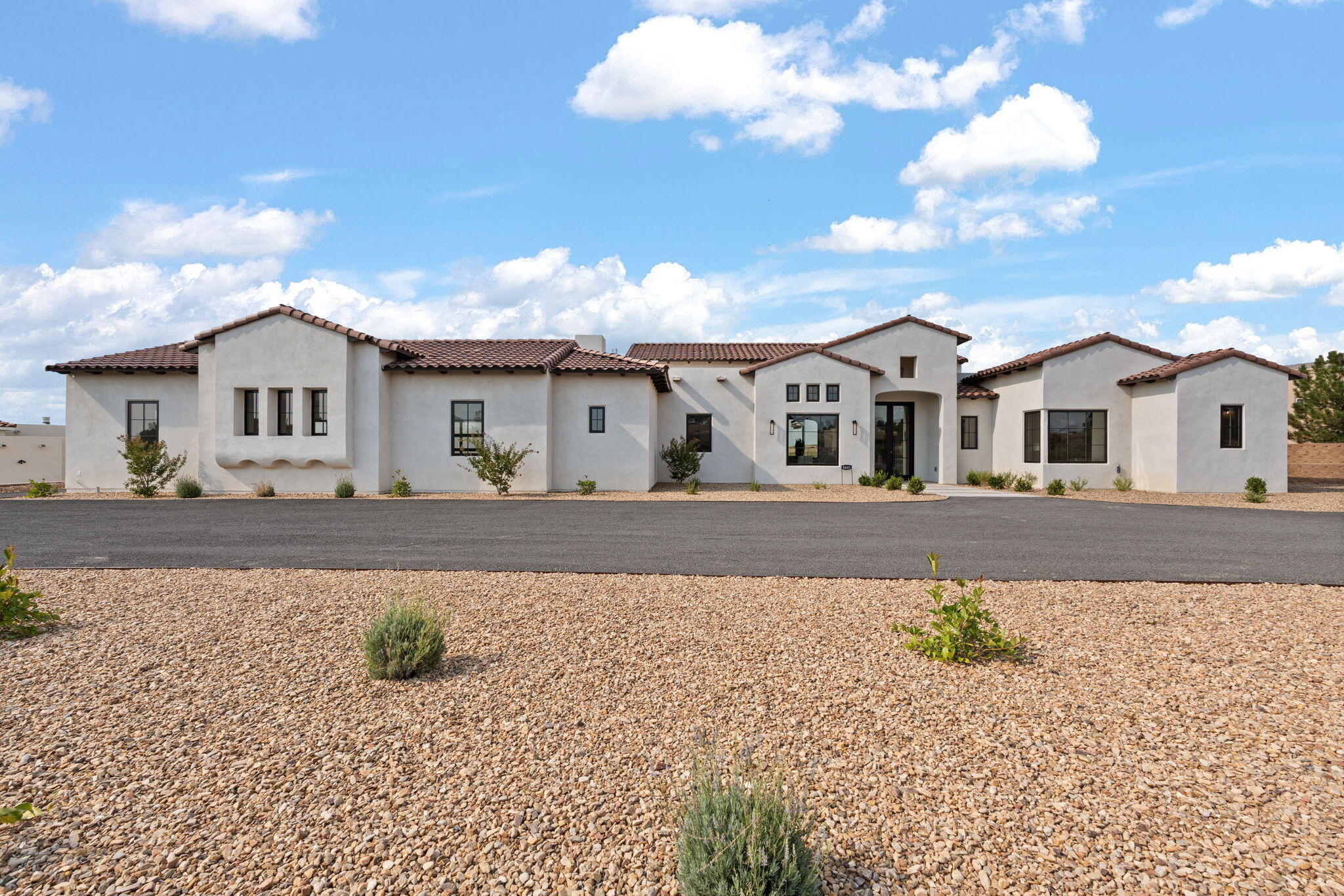 8601 BEVERLY HILLS Avenue NE