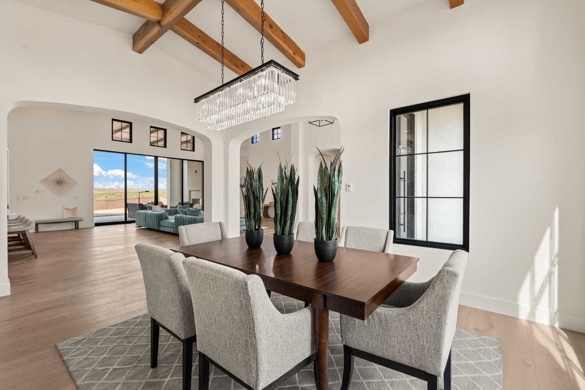 8601 BEVERLY HILLS Avenue NE