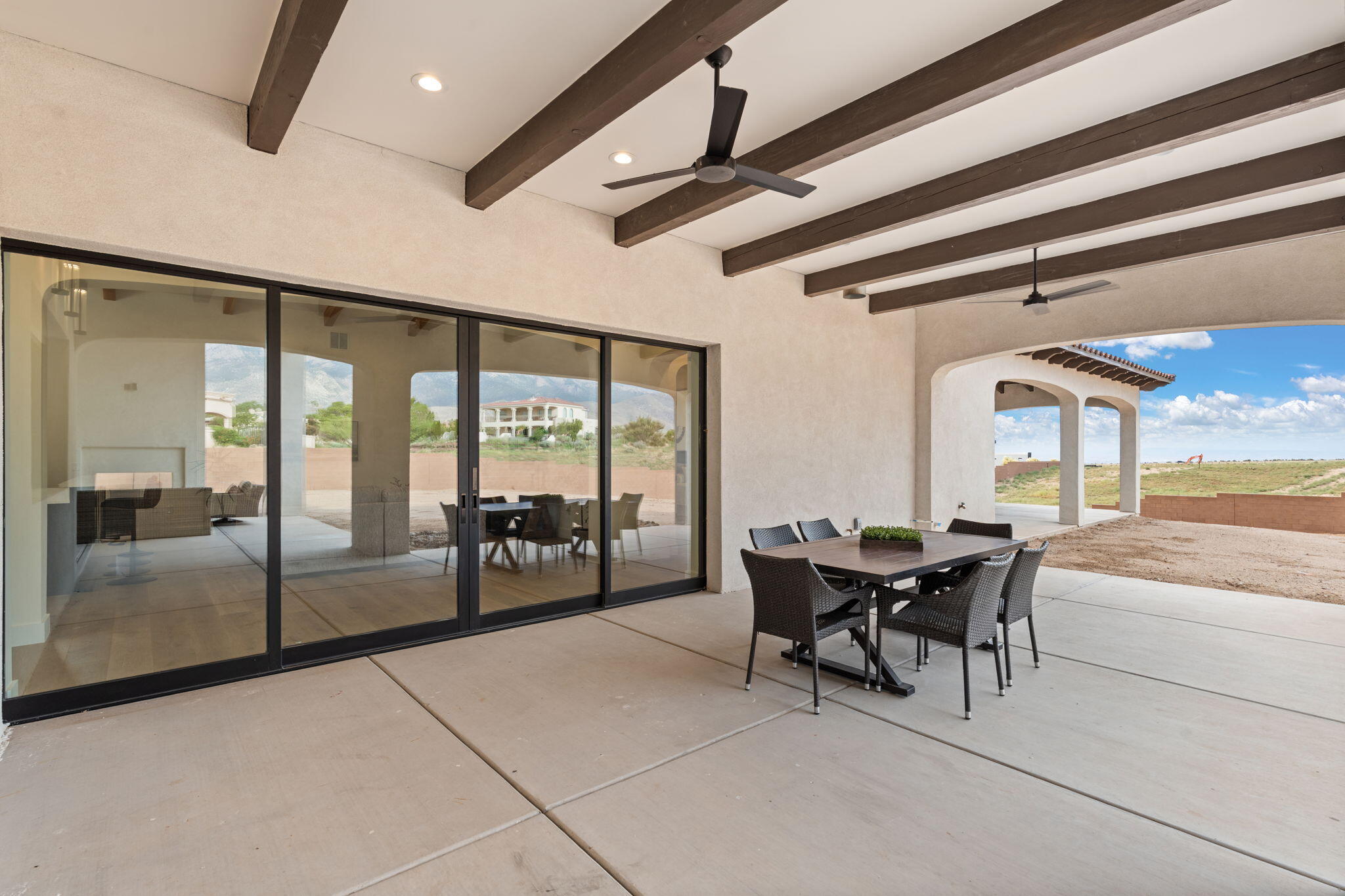 8601 BEVERLY HILLS Avenue NE