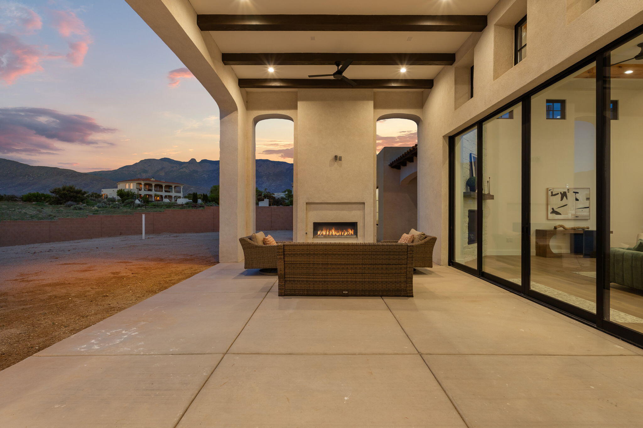 8601 BEVERLY HILLS Avenue NE