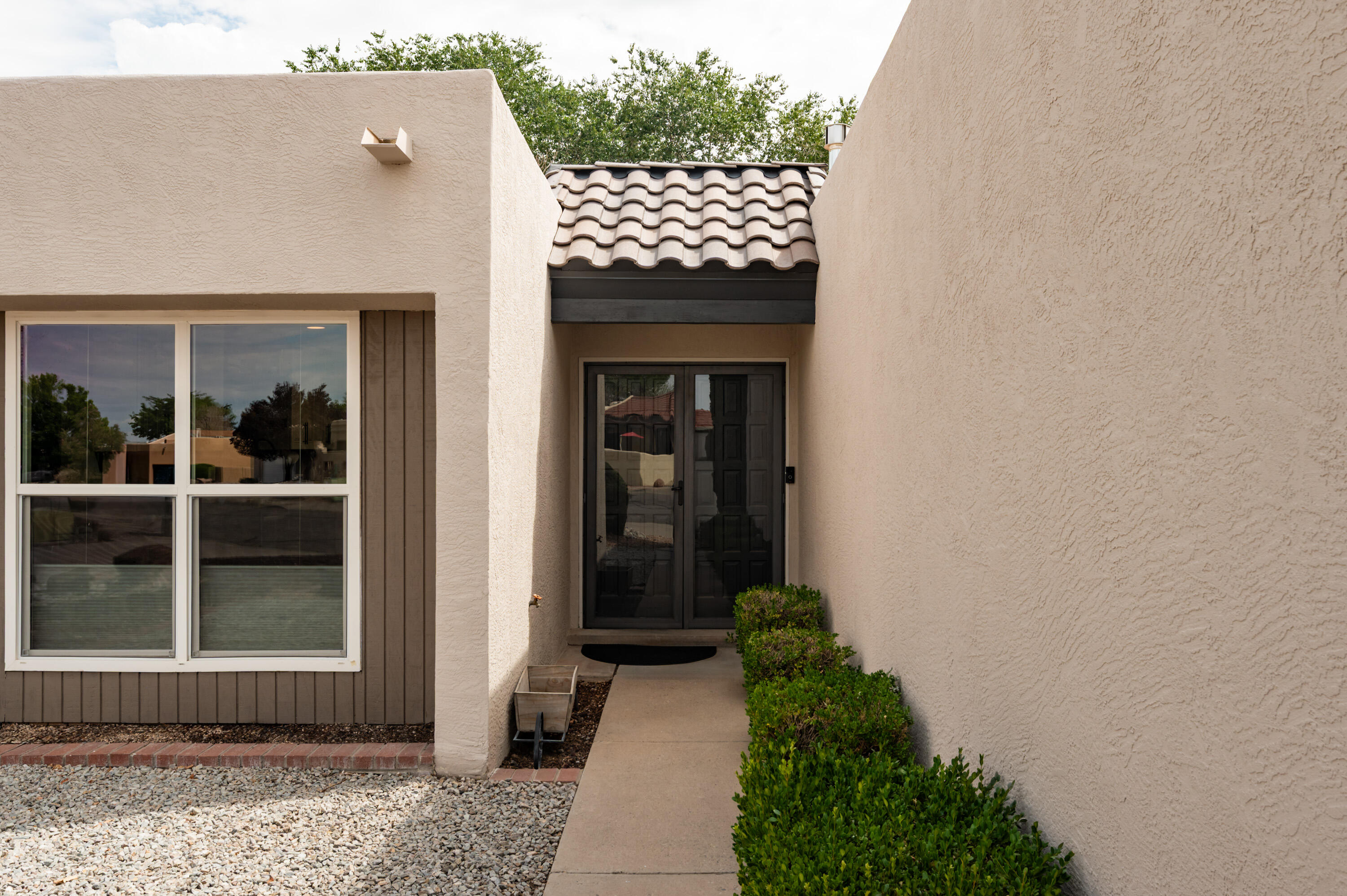 5620 AMISTAD Road NE