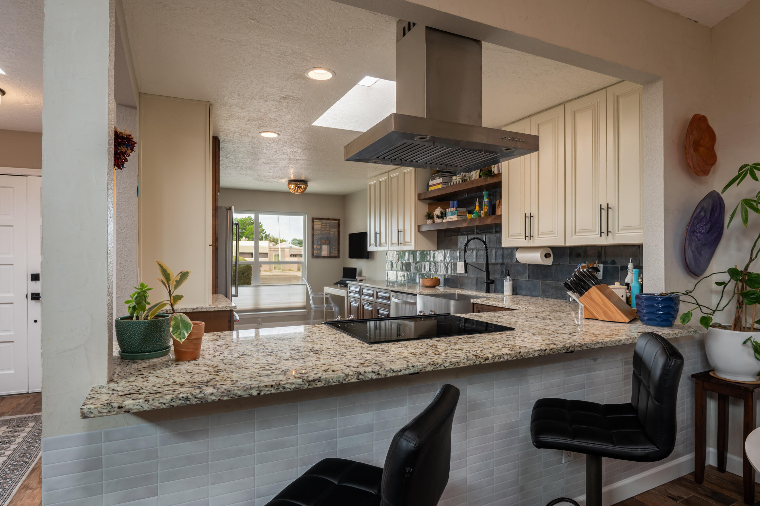 5620 AMISTAD Road NE