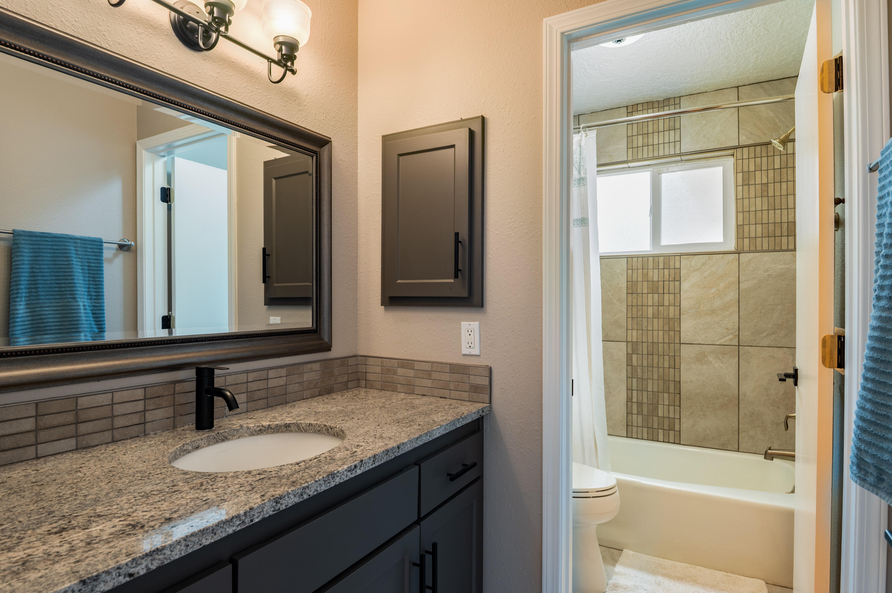 5620 AMISTAD Road NE