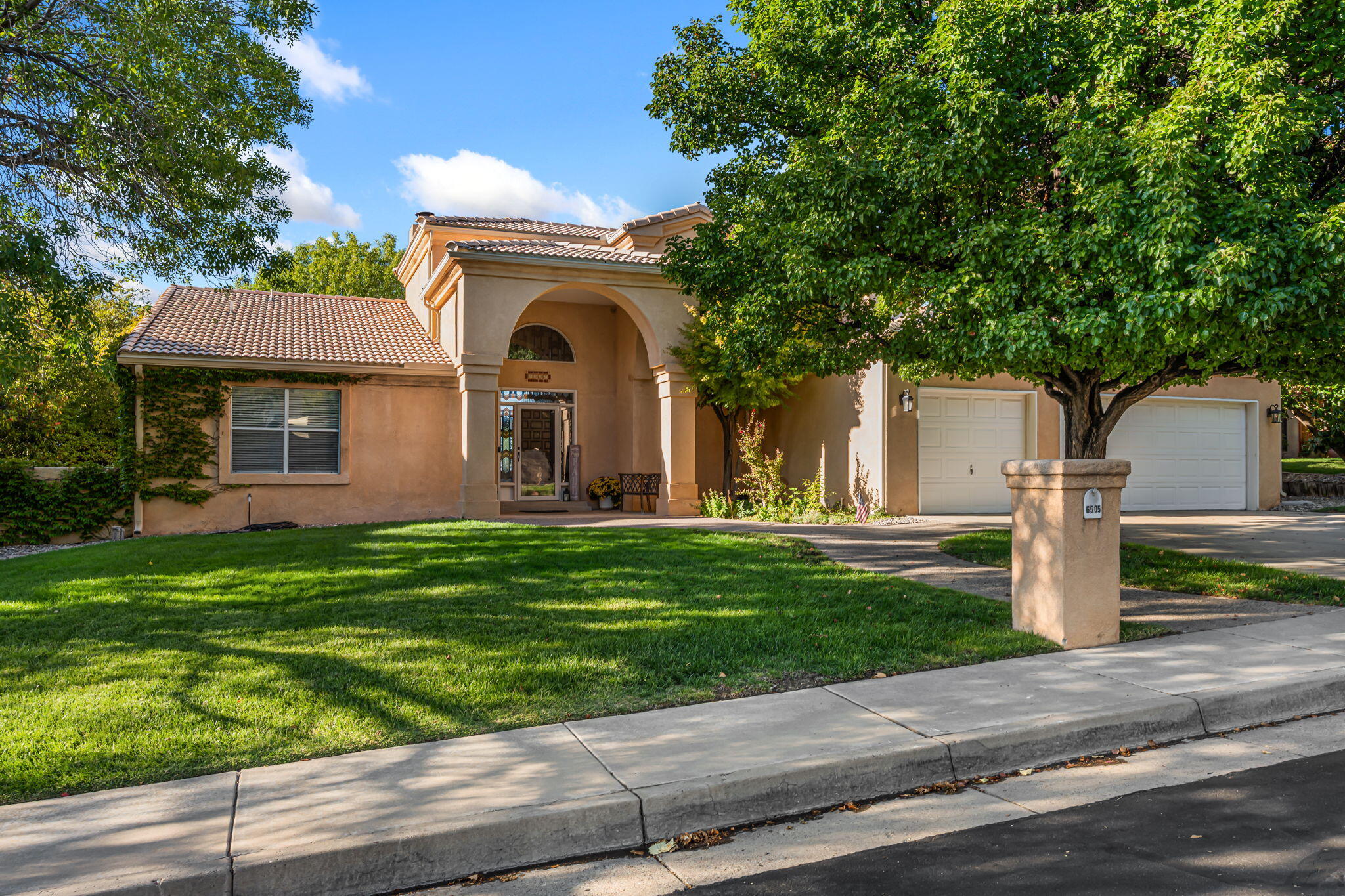 6505 MEADOW HILLS Street NE