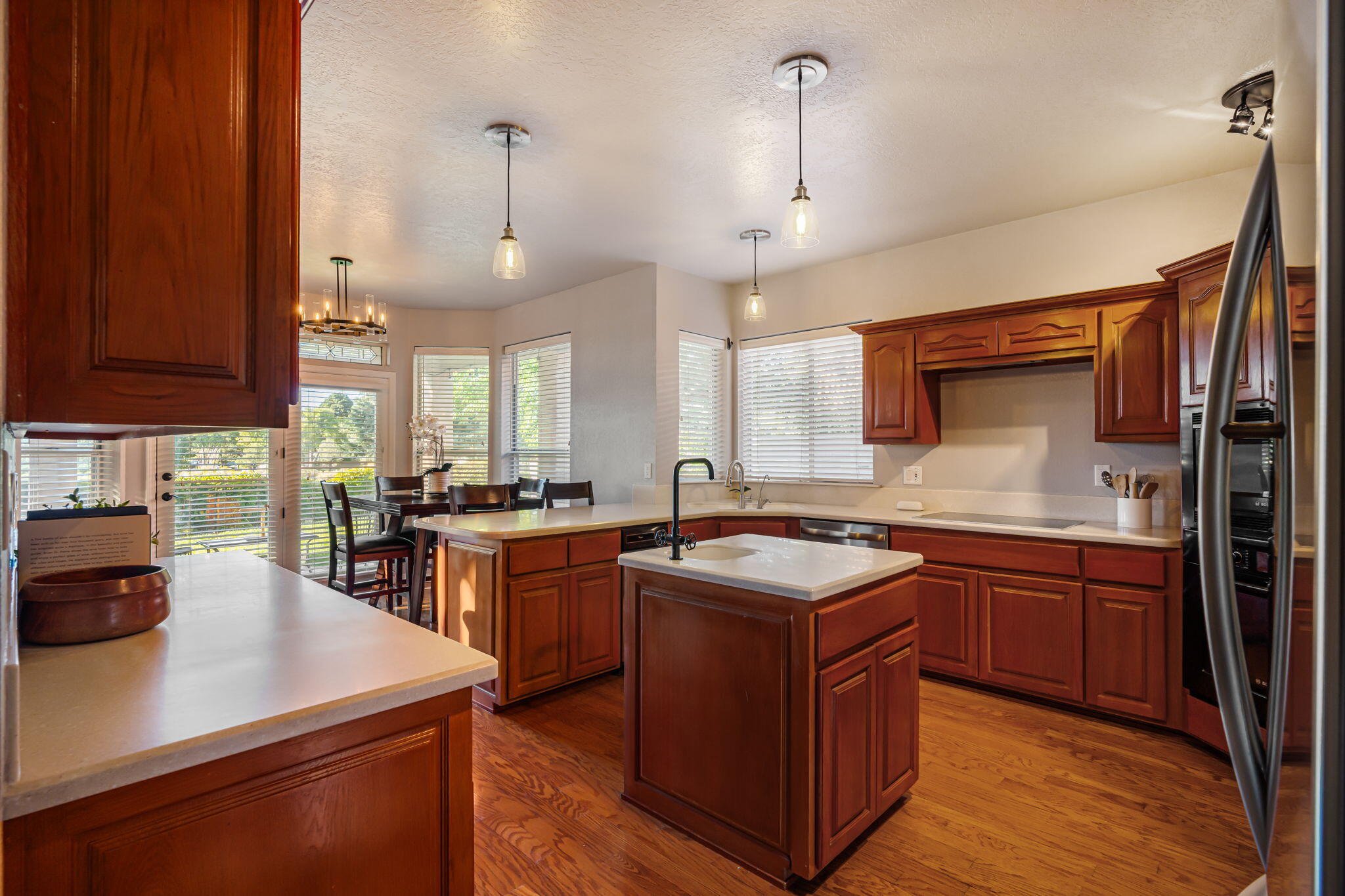 6505 MEADOW HILLS Street NE