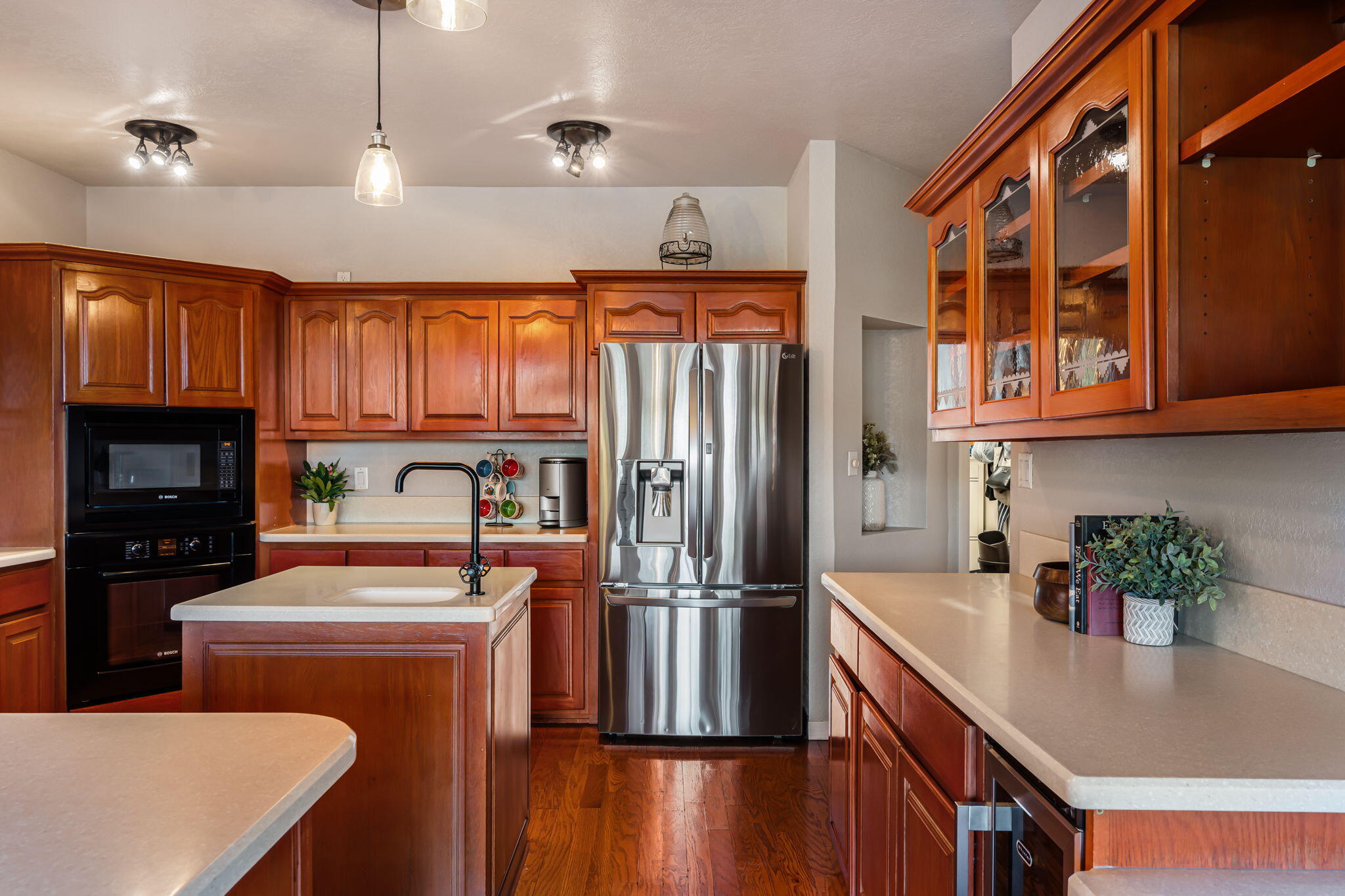 6505 MEADOW HILLS Street NE