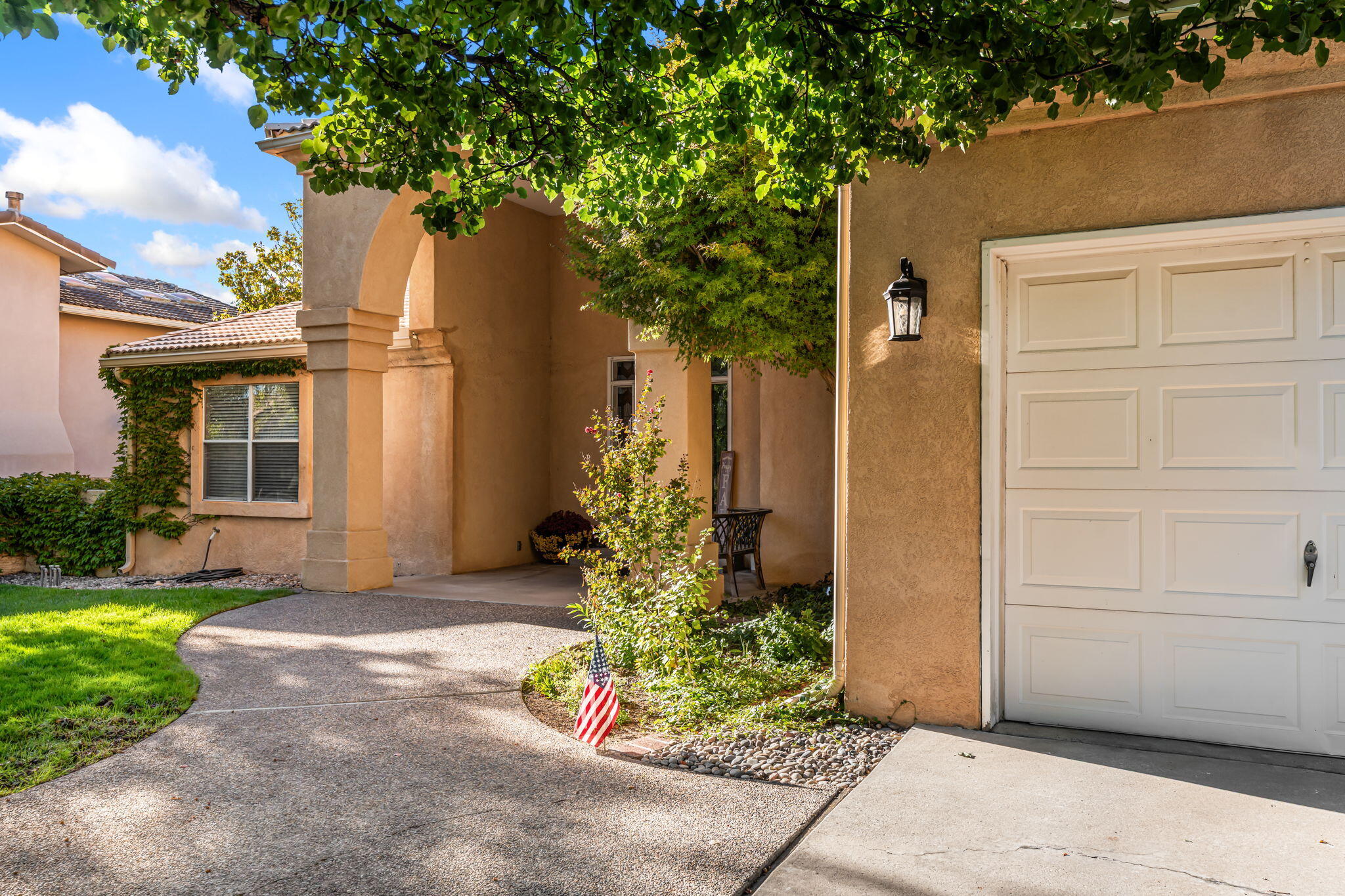 6505 MEADOW HILLS Street NE