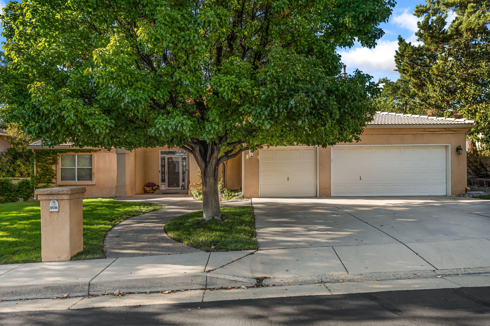 6505 MEADOW HILLS Street NE