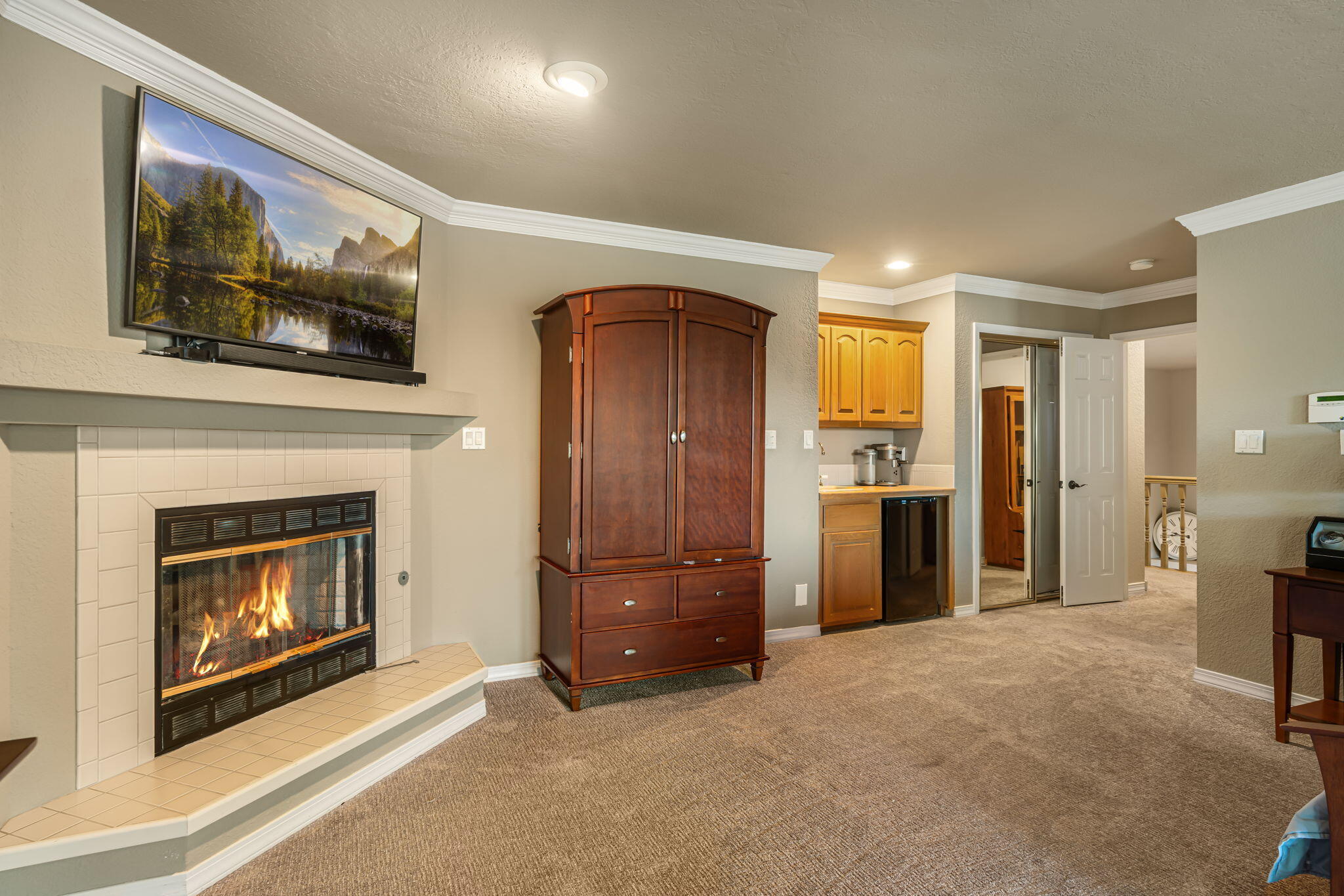 6505 MEADOW HILLS Street NE