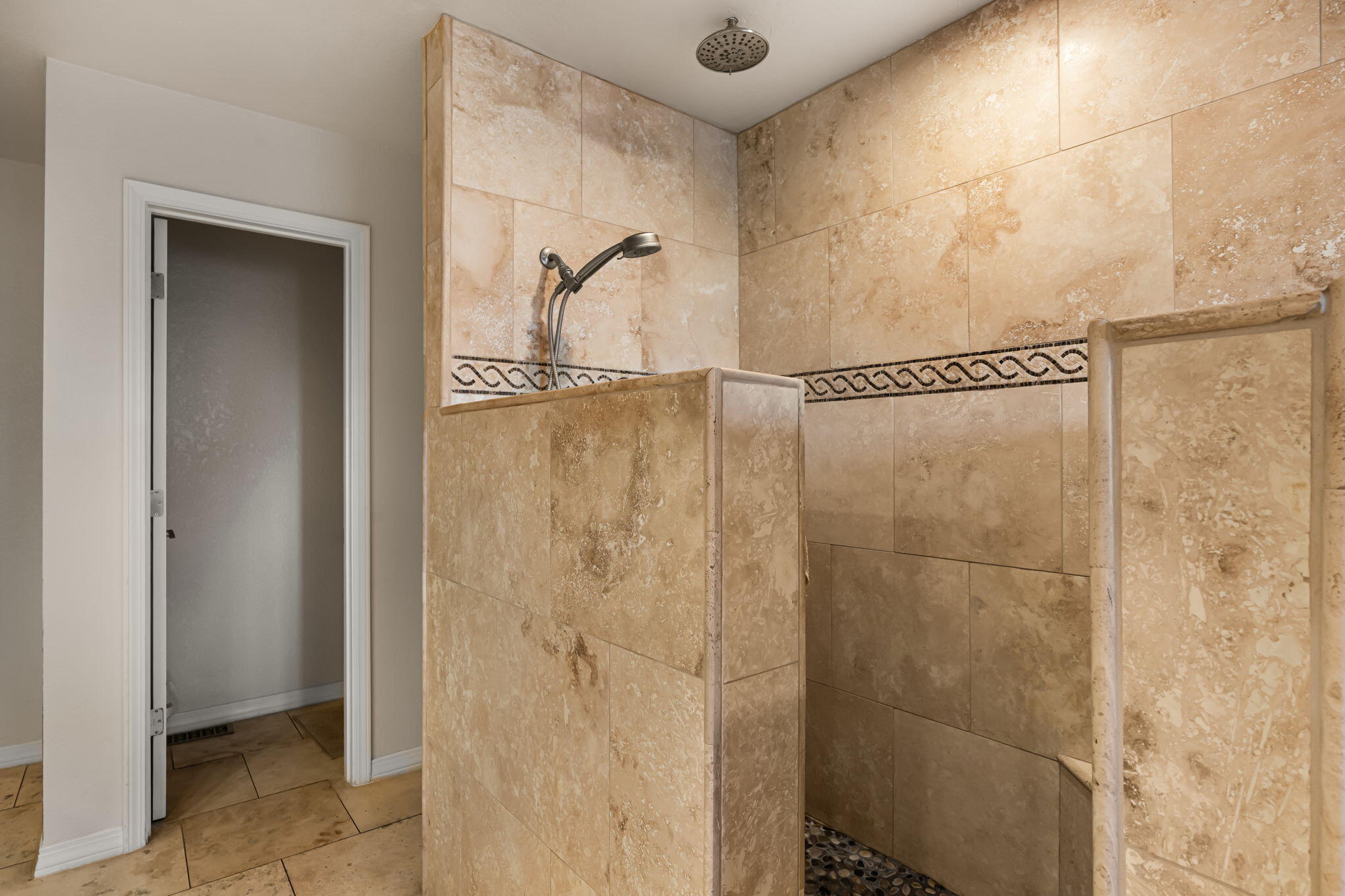 6505 MEADOW HILLS Street NE