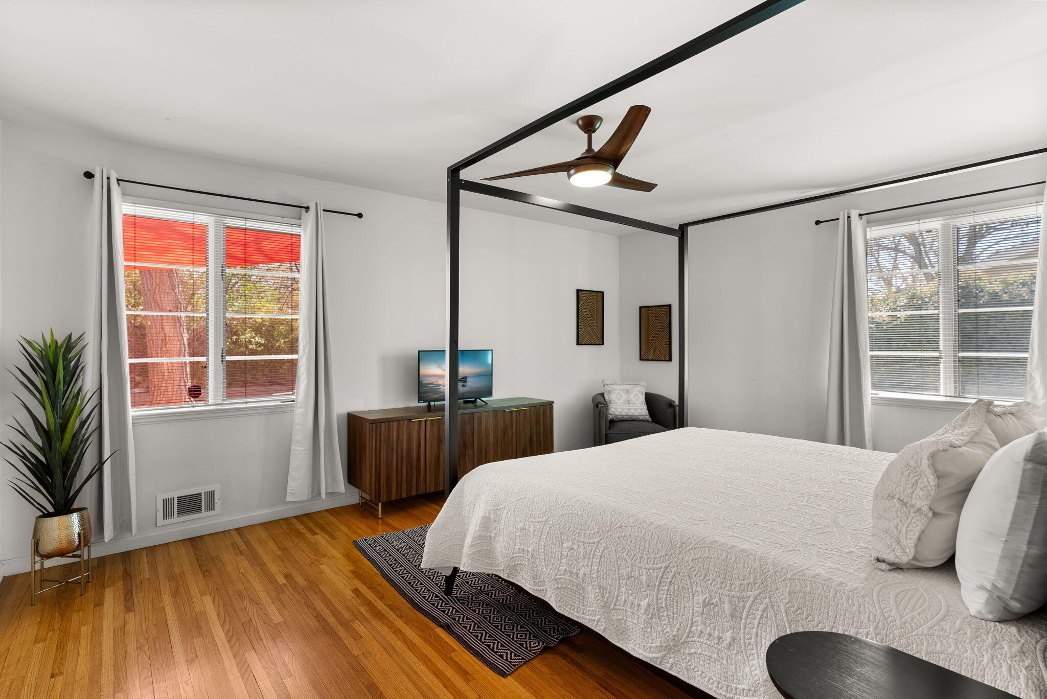 3600 MACKLAND Avenue NE