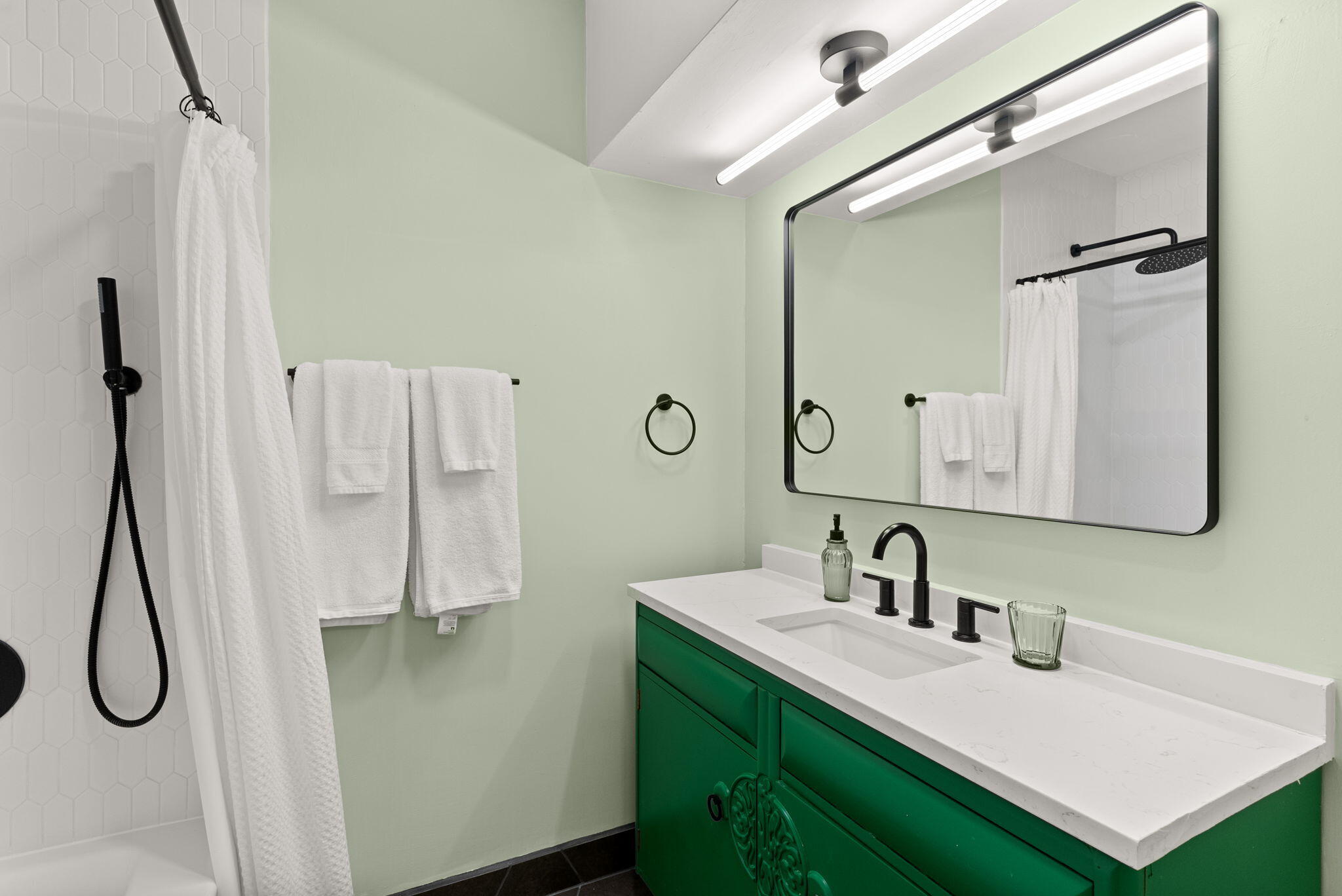 3600 MACKLAND Avenue NE