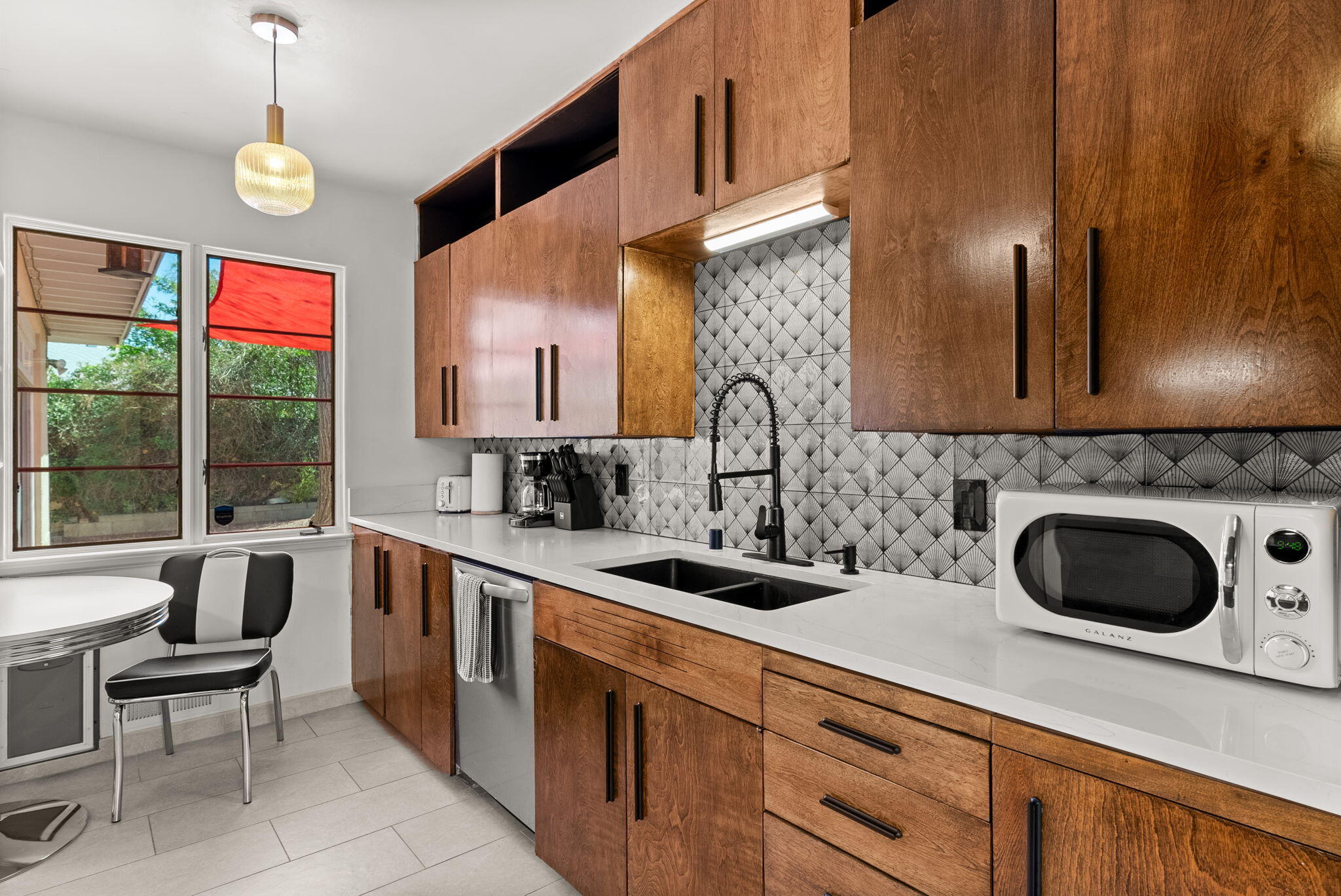 3600 MACKLAND Avenue NE