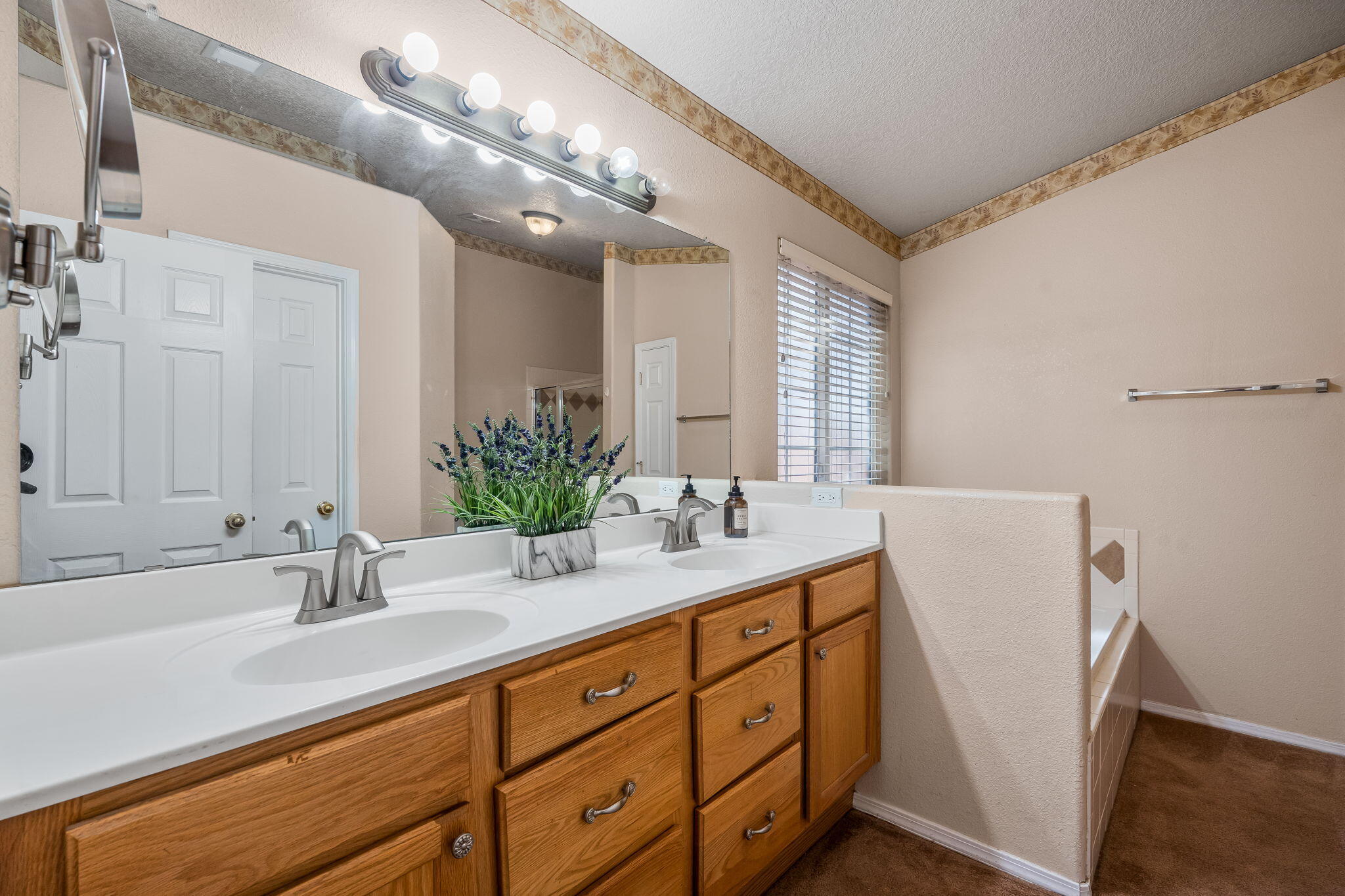 8620 Casa Verde Avenue NW