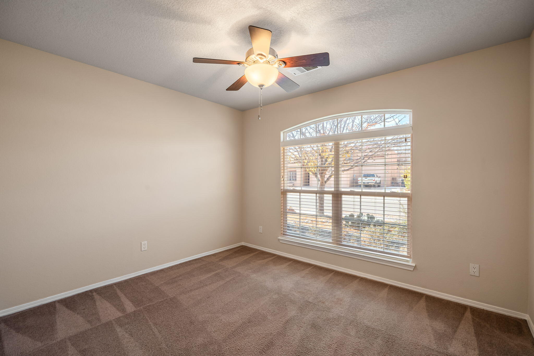 8620 Casa Verde Avenue NW