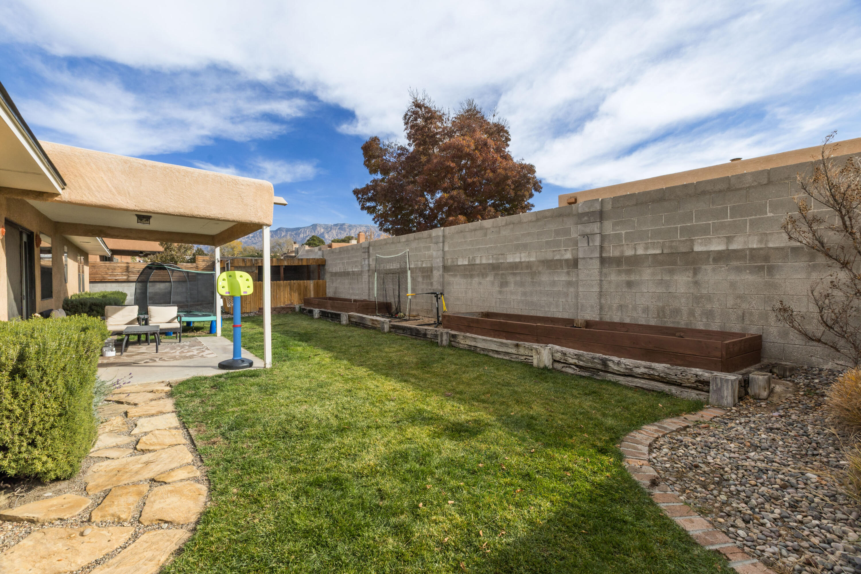 7220 Ticonderoga Road NE