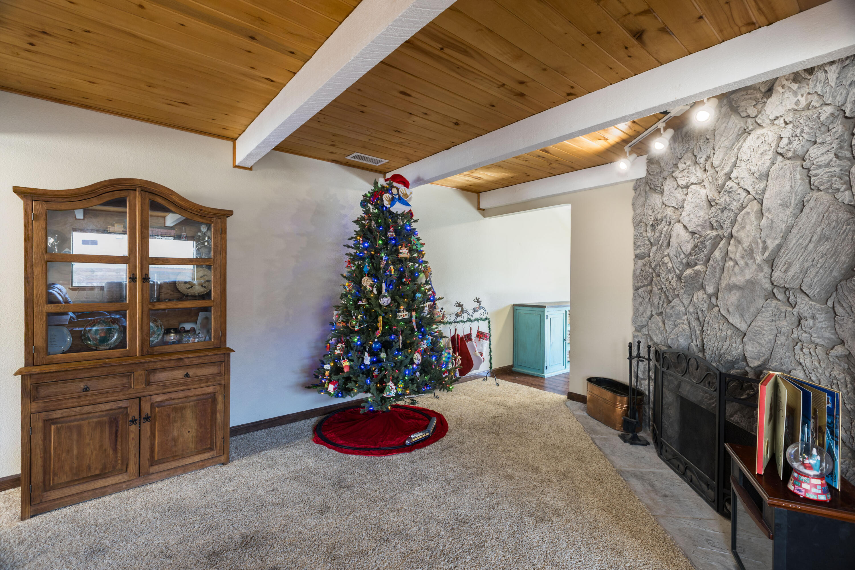 7220 Ticonderoga Road NE