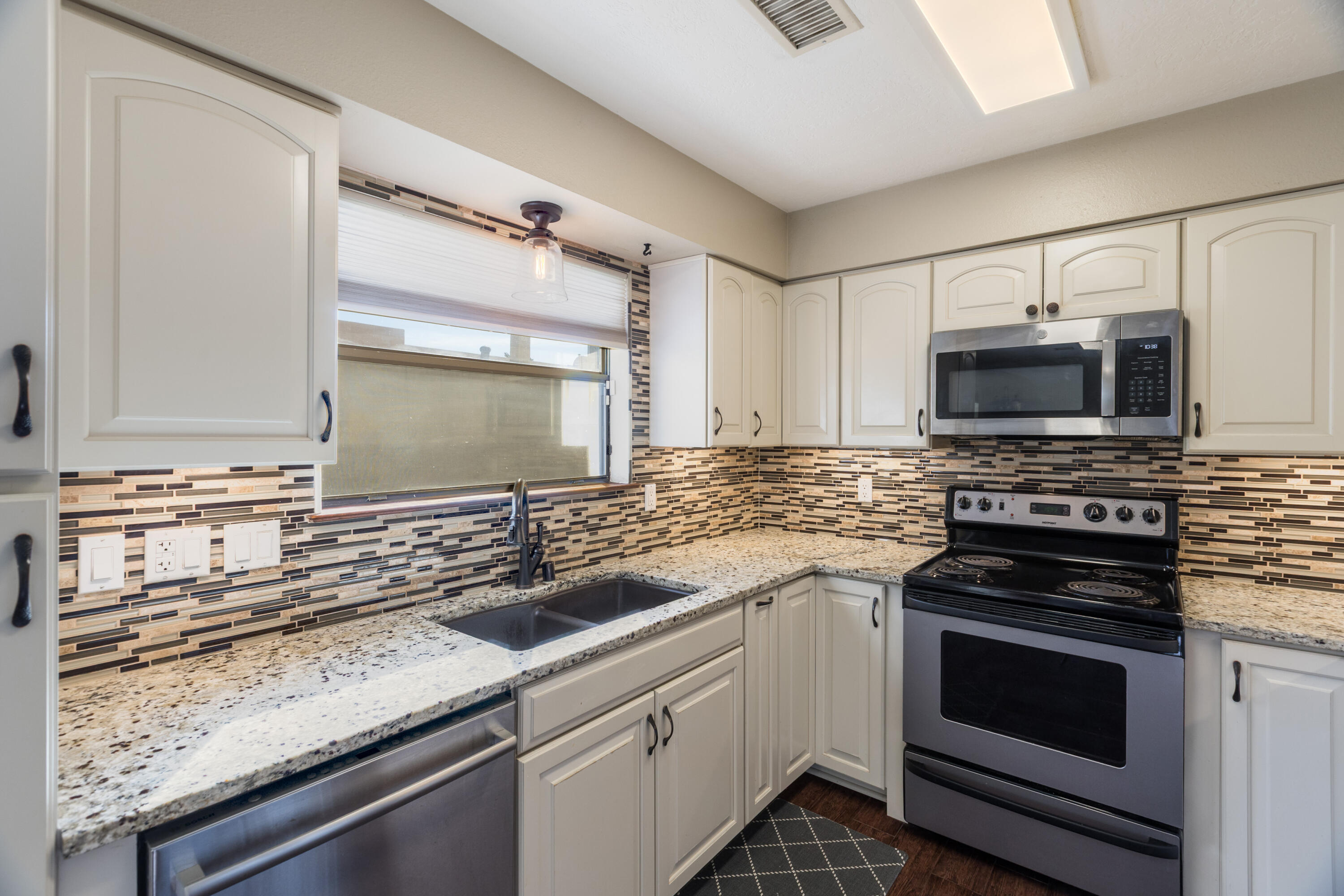 7220 Ticonderoga Road NE