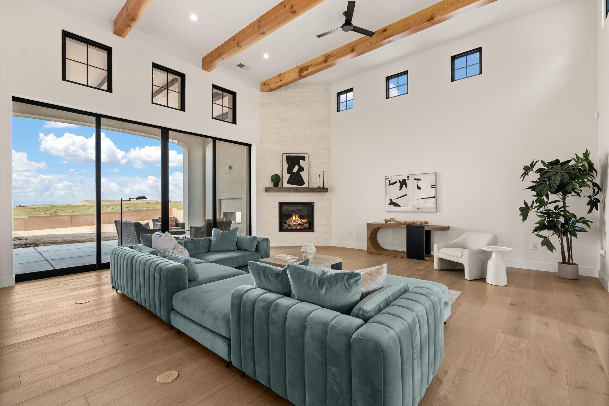 8601 Beverly Hills Avenue NE