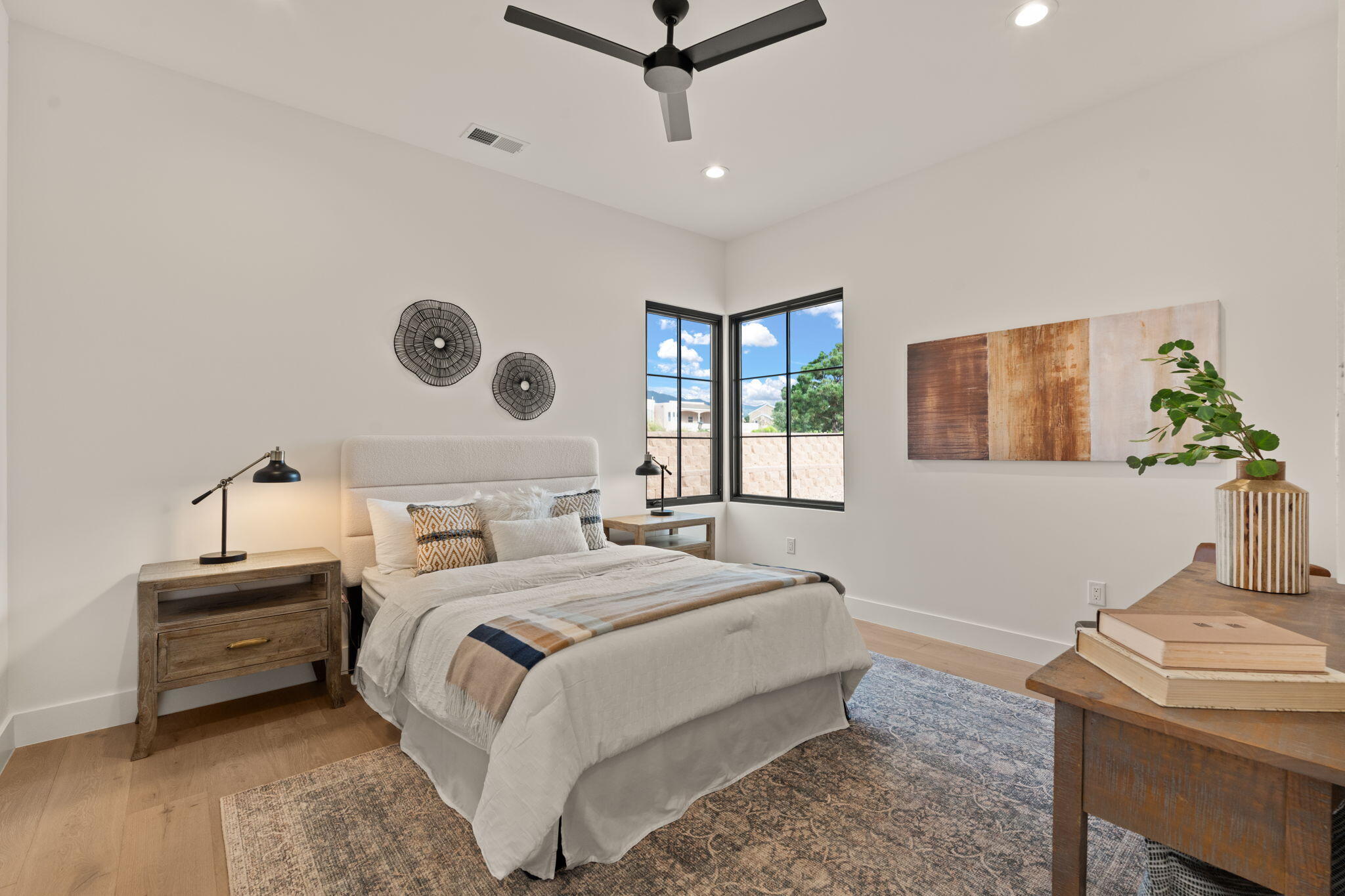 8601 Beverly Hills Avenue NE