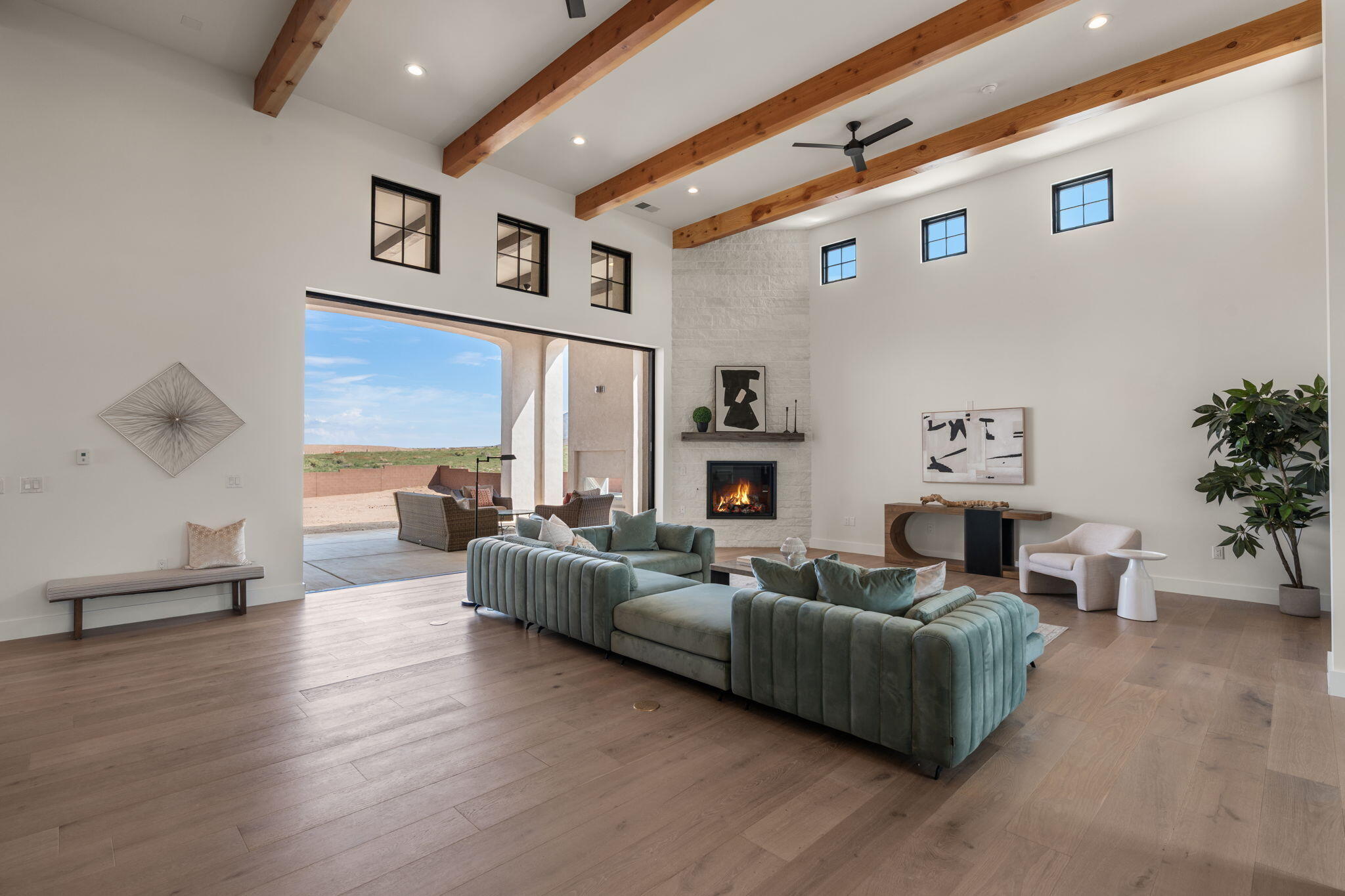 8601 Beverly Hills Avenue NE