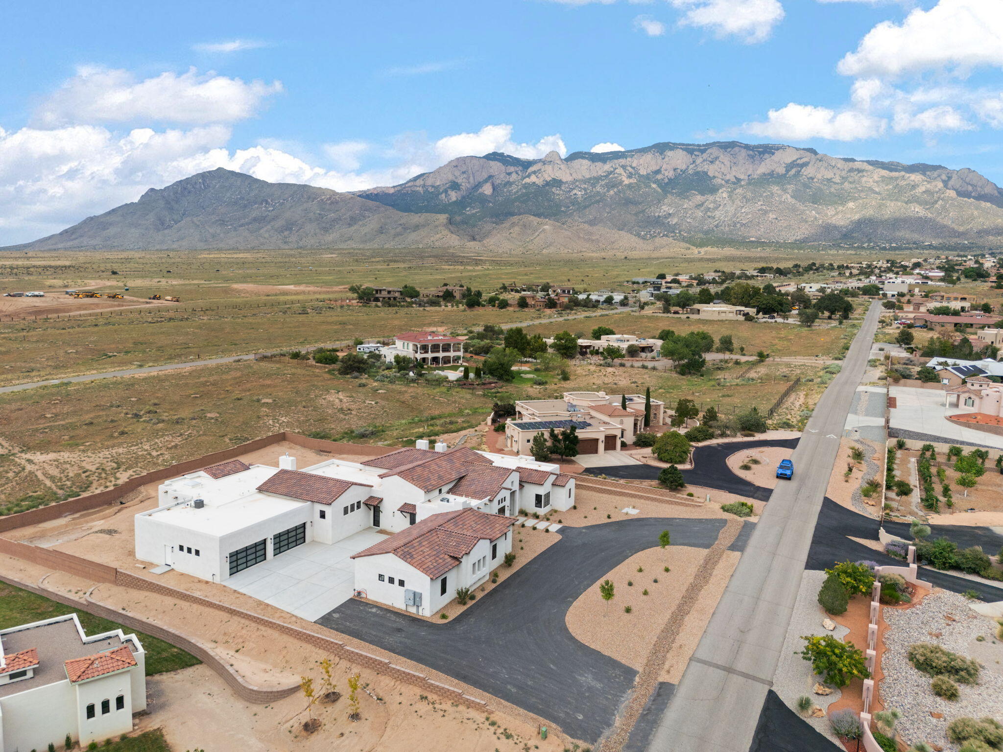 8601 Beverly Hills Avenue NE