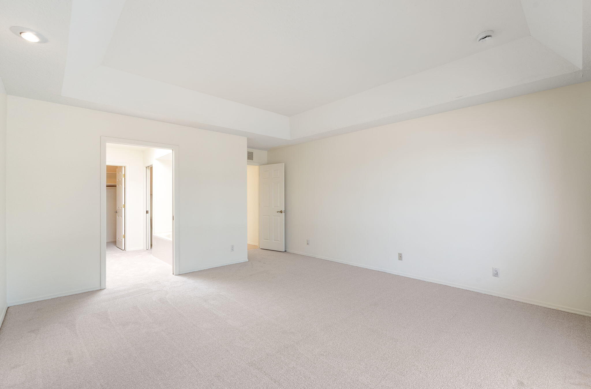 7904 Woodridge Drive NE