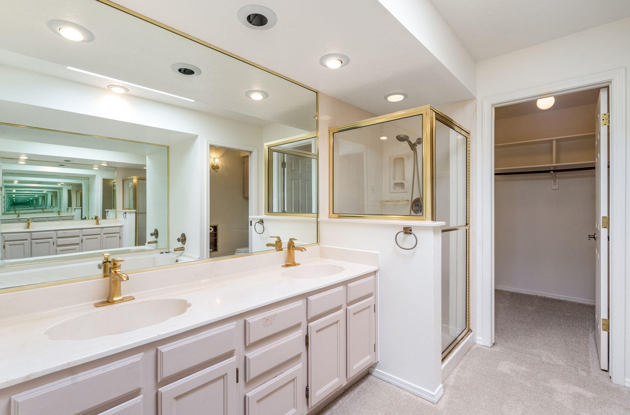 7904 Woodridge Drive NE