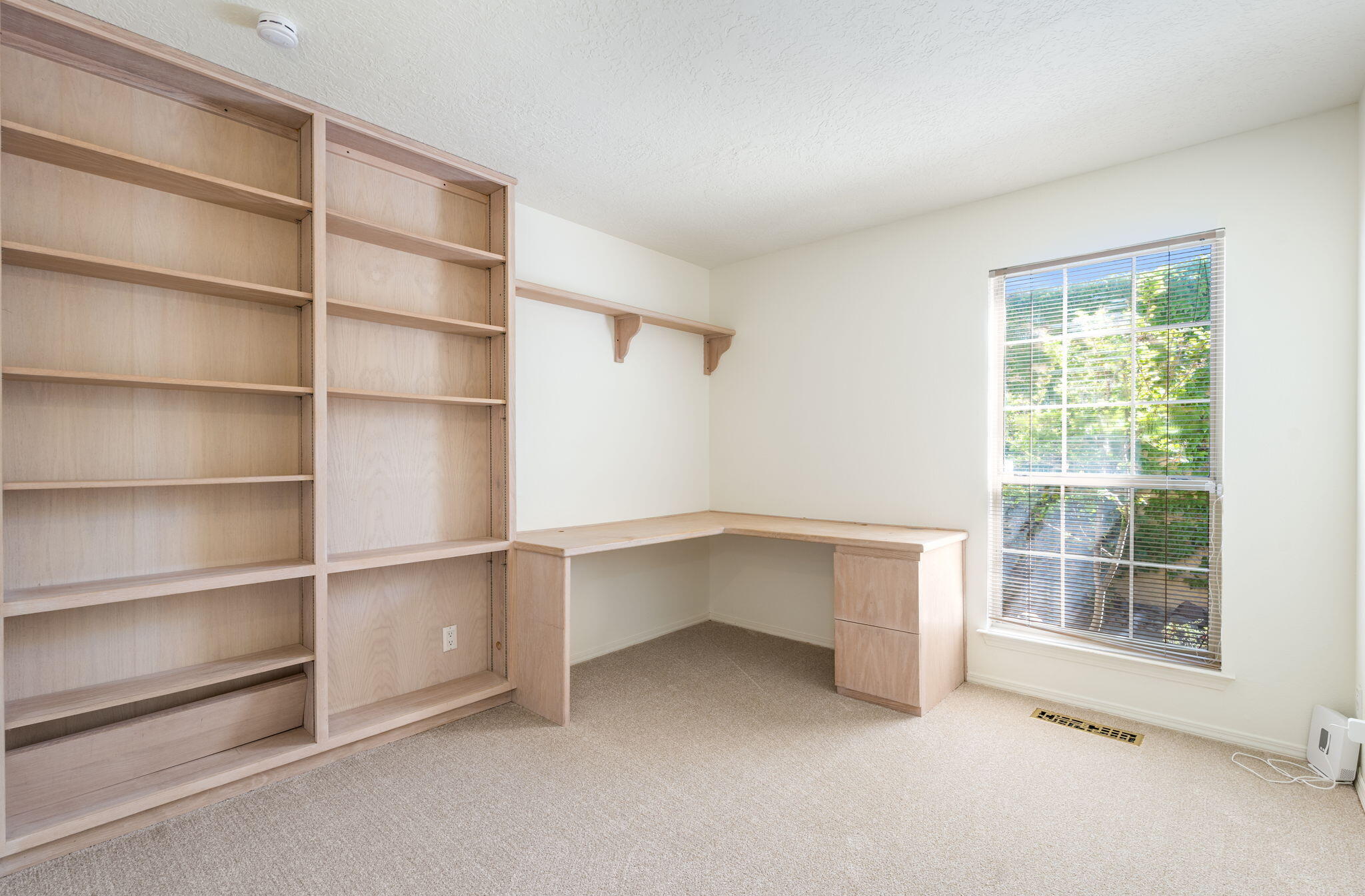 7904 Woodridge Drive NE