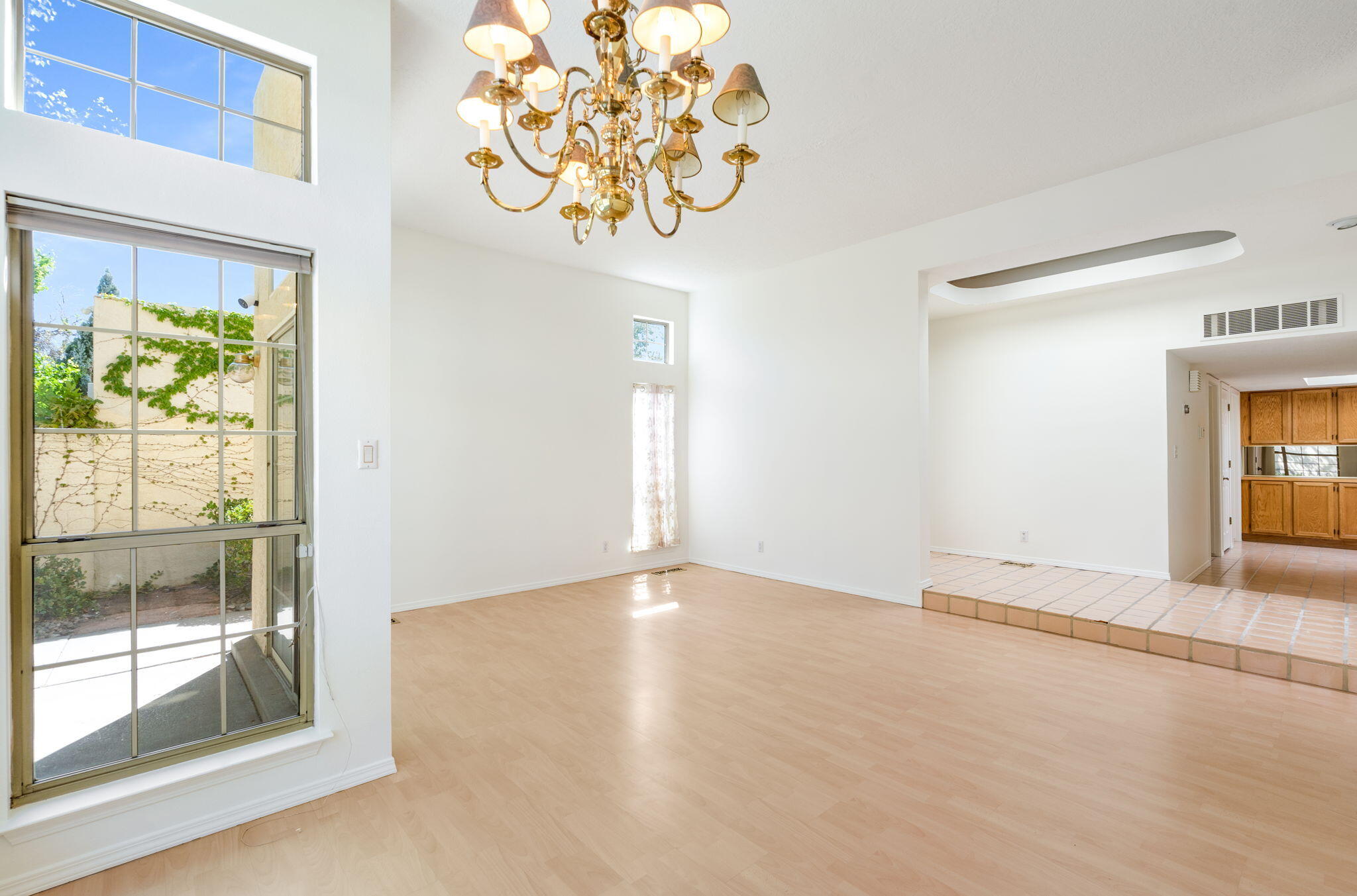 7904 Woodridge Drive NE