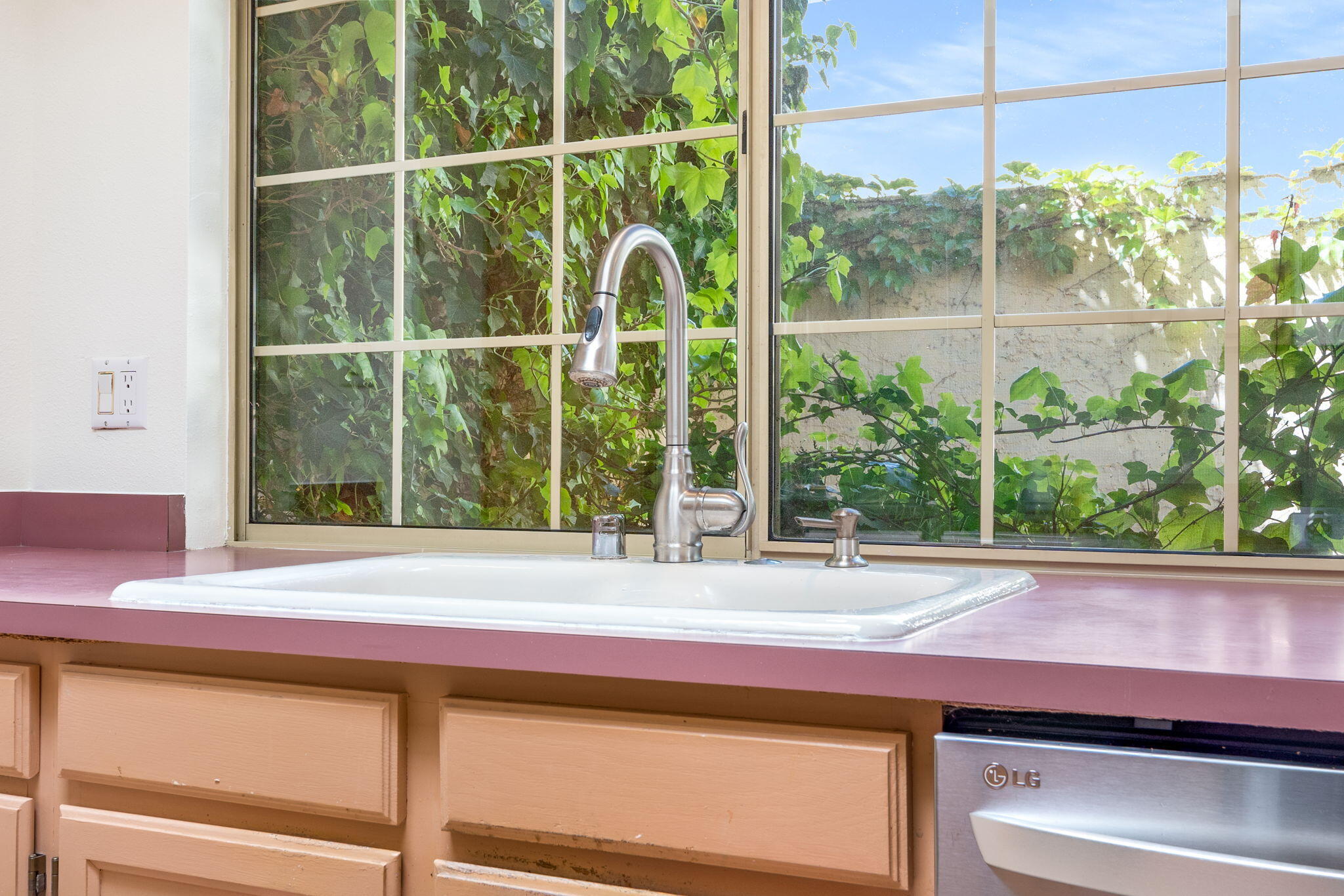 7904 Woodridge Drive NE