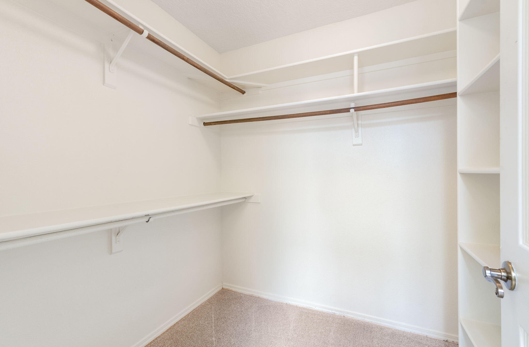 7904 Woodridge Drive NE