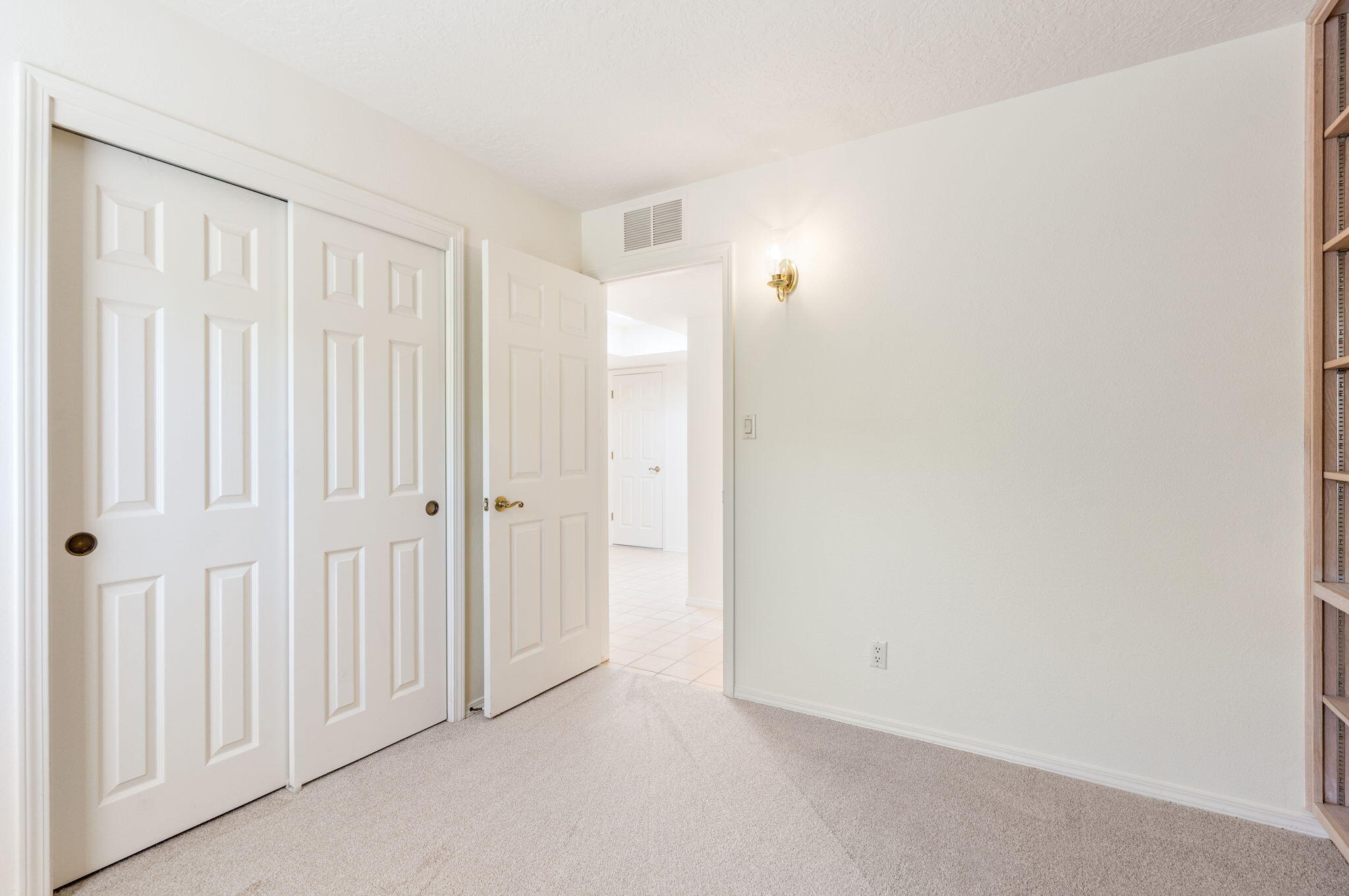 7904 Woodridge Drive NE