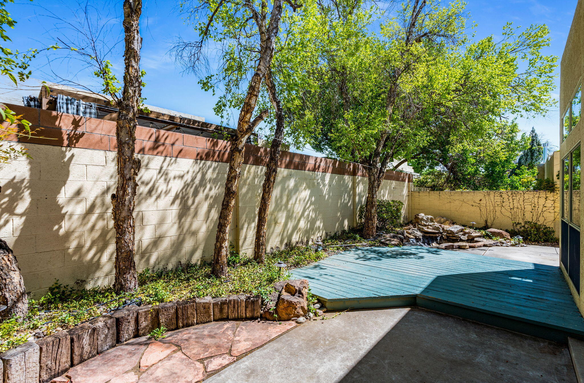 7904 Woodridge Drive NE